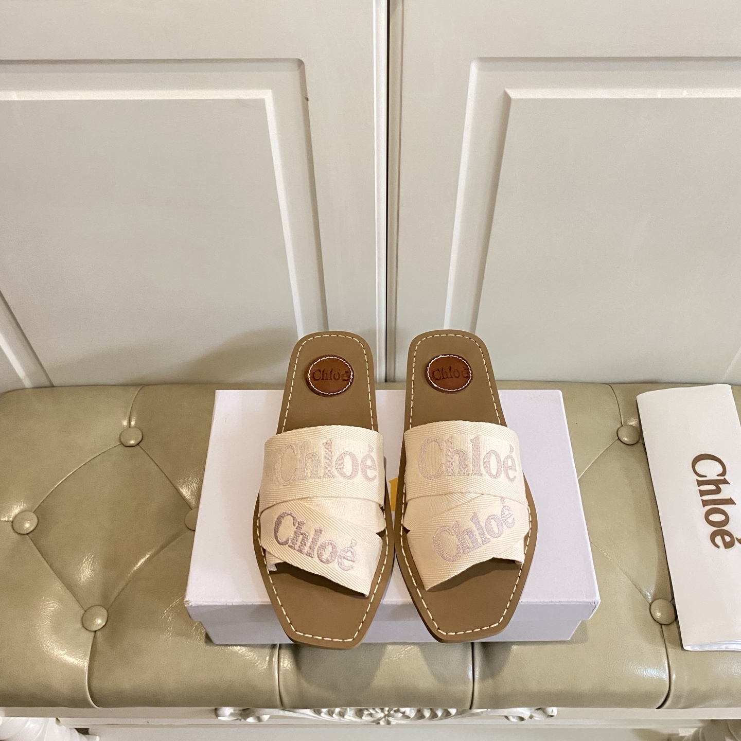 NO:815570,,Chloe new style, cloth embroidery, foam bottom, size 35-40, slippers, chloe, loewe, slippers19860909,克洛伊Chloe新款,布面刺绣,发泡底,35-40码,拖鞋,chloe,loewe,slippers,Women's Shoes