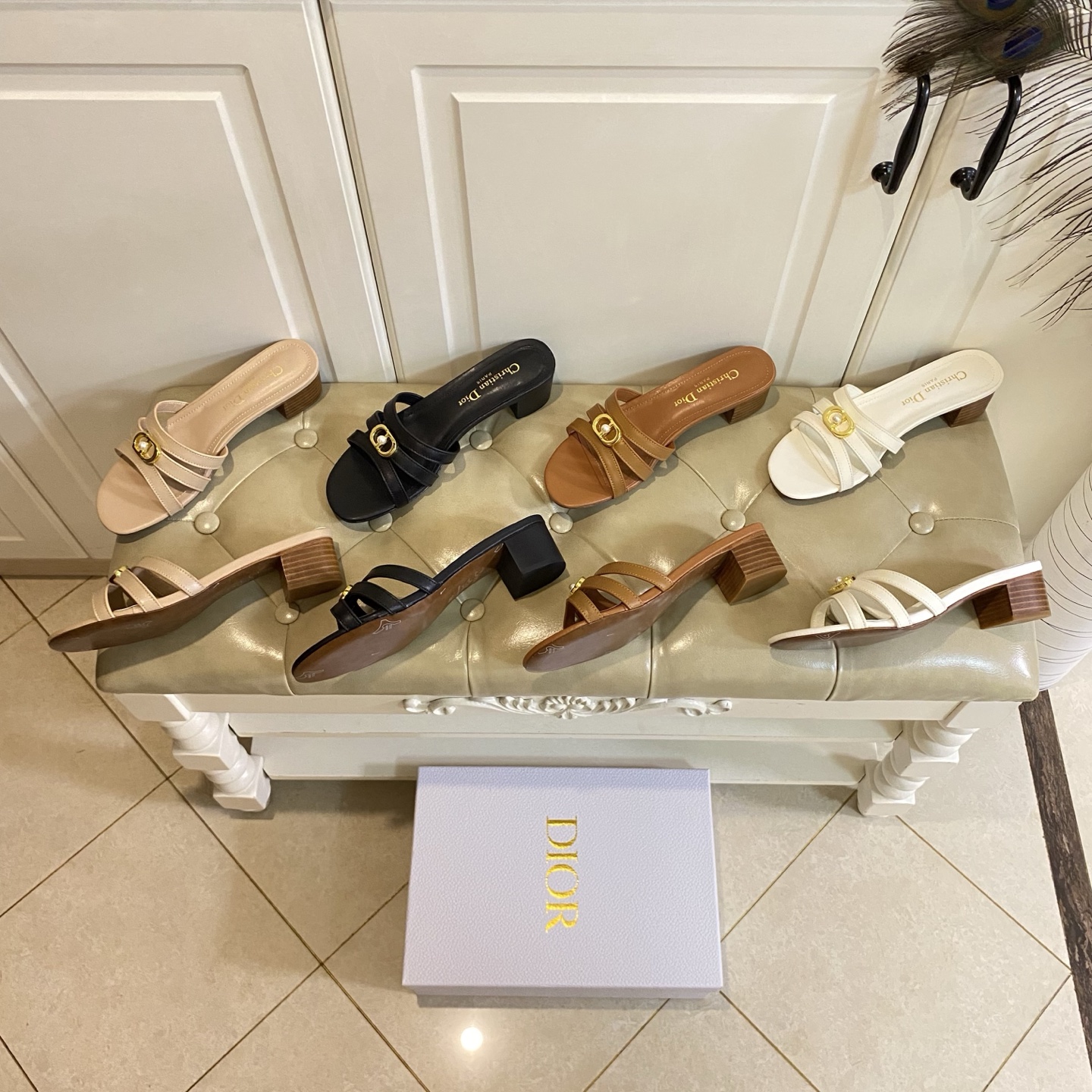 NO:873693,Flat bottom, medium heel, top version, new Dior style, cowhide surface, sheepskin lining, genuine leather outsole, size 35-40 (customized size 41 is non-returnable), slippers, dior, dior, slippers, cowhide, sheepskin, Leather soles19860909平底,中跟,顶级版本,迪奥Dior新款,牛皮面,羊皮里,真皮大底,35-40码(41码定做不退换),拖鞋,dior,dior,slippers,cowhide,sheepskin,Leather soles,Women's Shoes