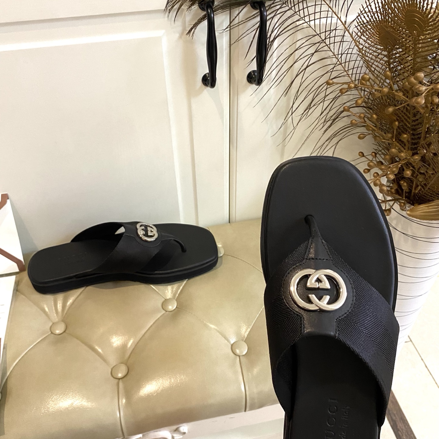 GUCCI Mens Double G Leather Slides