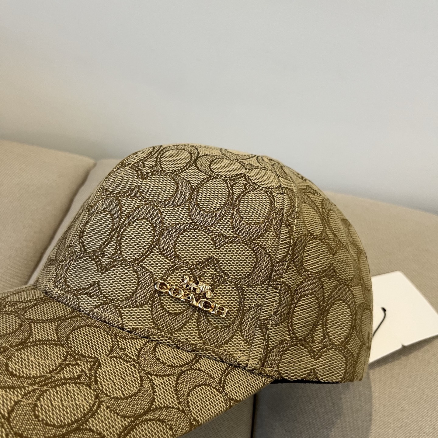 “Coach’s Perfect Baseball Cap: Worth the Investment” - 图片 2