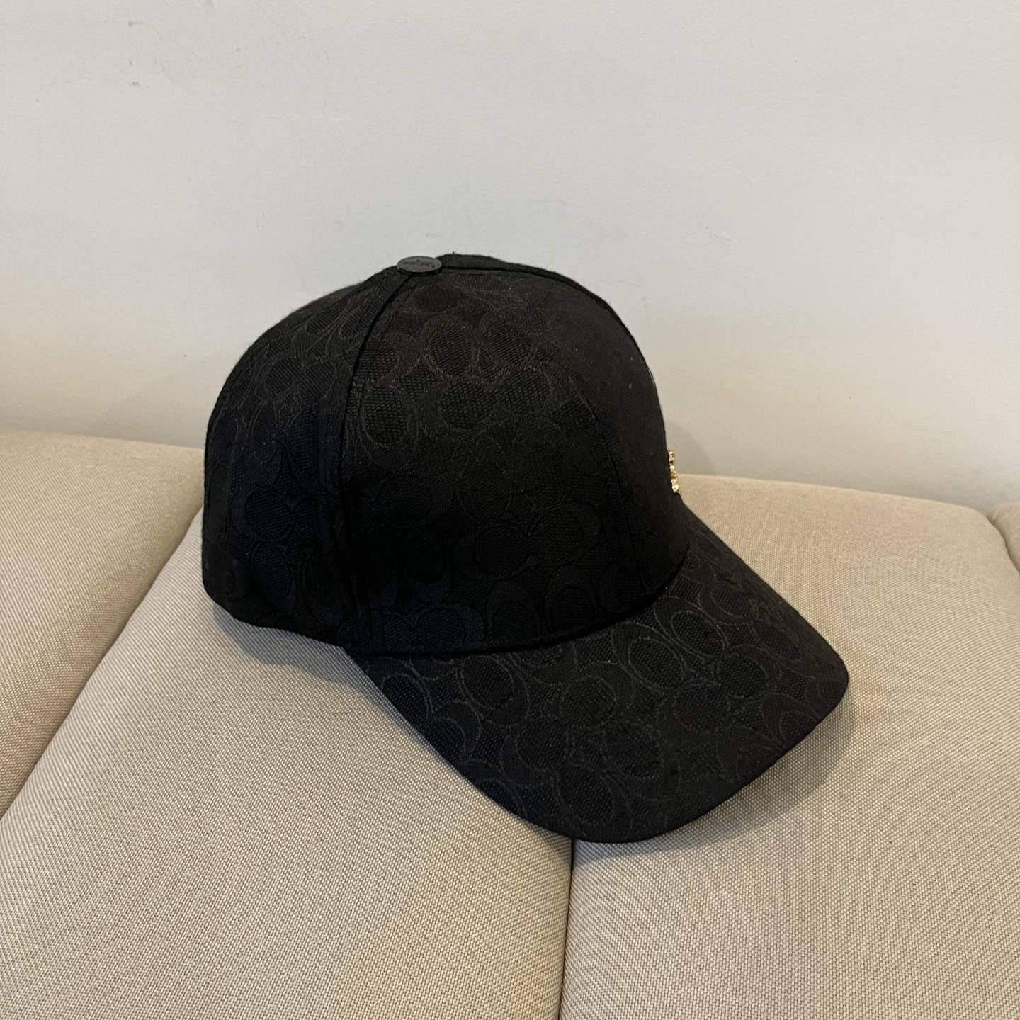 “Premium Baseball Cap by Coach: Perfect and Valuable” - 图片 4