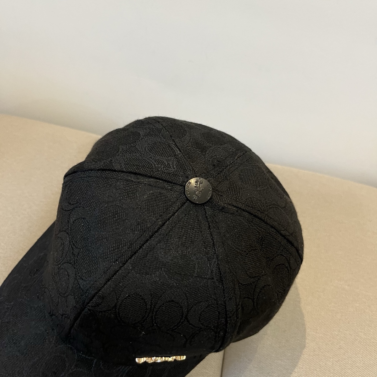 “Premium Baseball Cap by Coach: Perfect and Valuable” - 图片 3