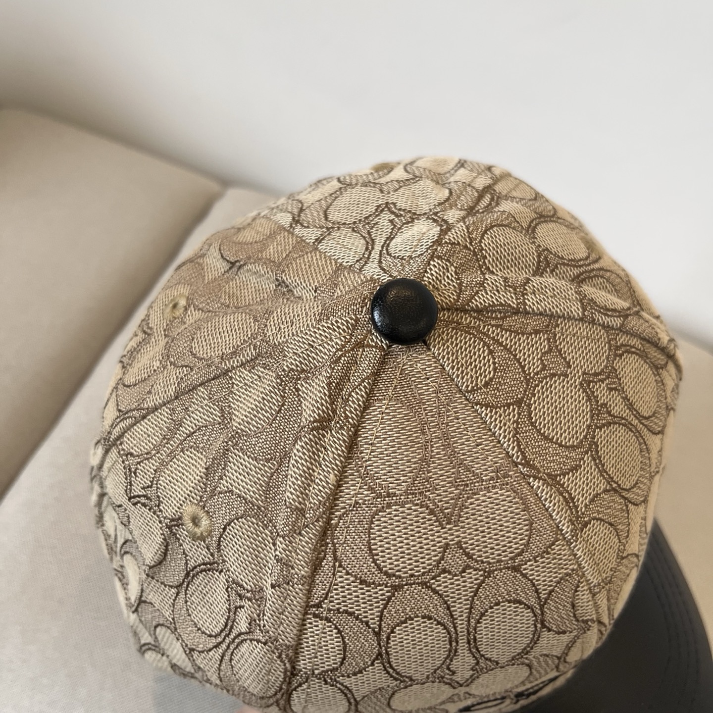 “Premium Baseball Cap by Coach: Perfect and Valuable” - 图片 7