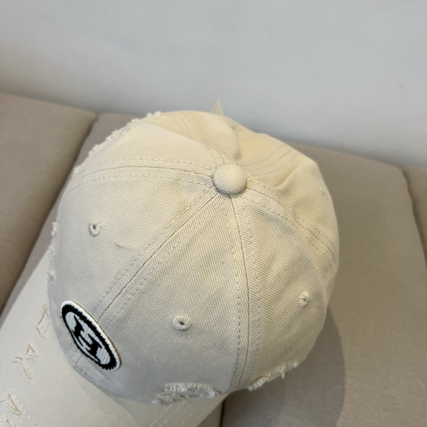 Luxurious Emas Hermes Baseball Hat: High Quality, Flaming Design, Exquisite Craftsmanship - 图片 3