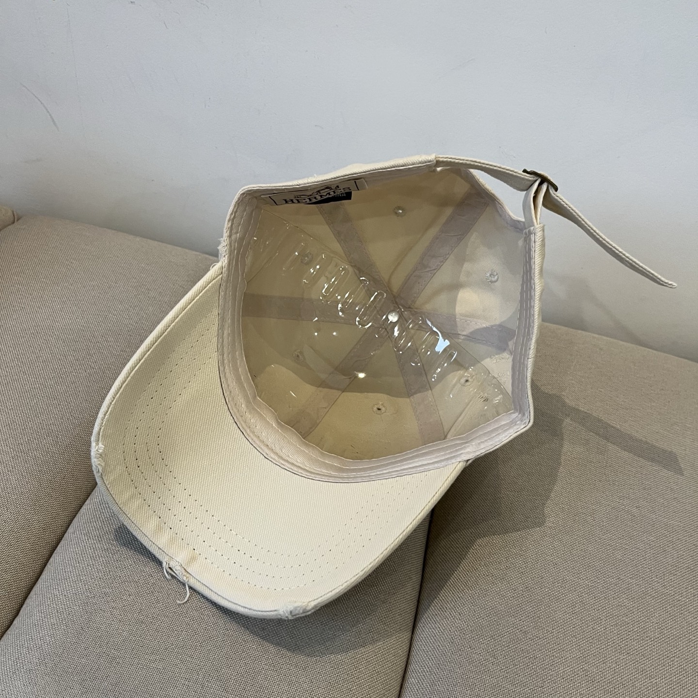 Luxurious Emas Hermes Baseball Hat: High Quality, Flaming Design, Exquisite Craftsmanship - 图片 8