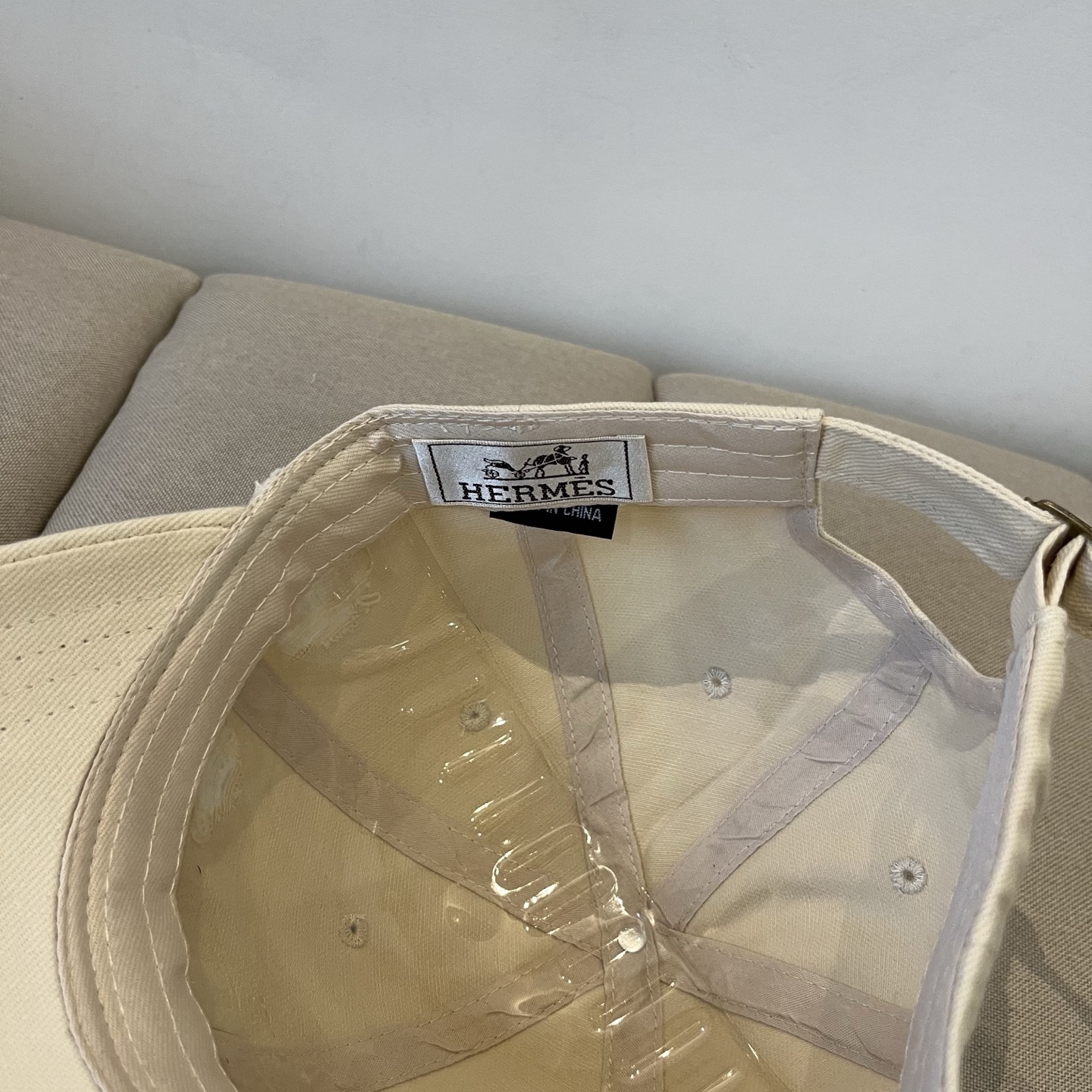 Luxurious Emas Hermes Baseball Hat: High Quality, Flaming Design, Exquisite Craftsmanship - 图片 7