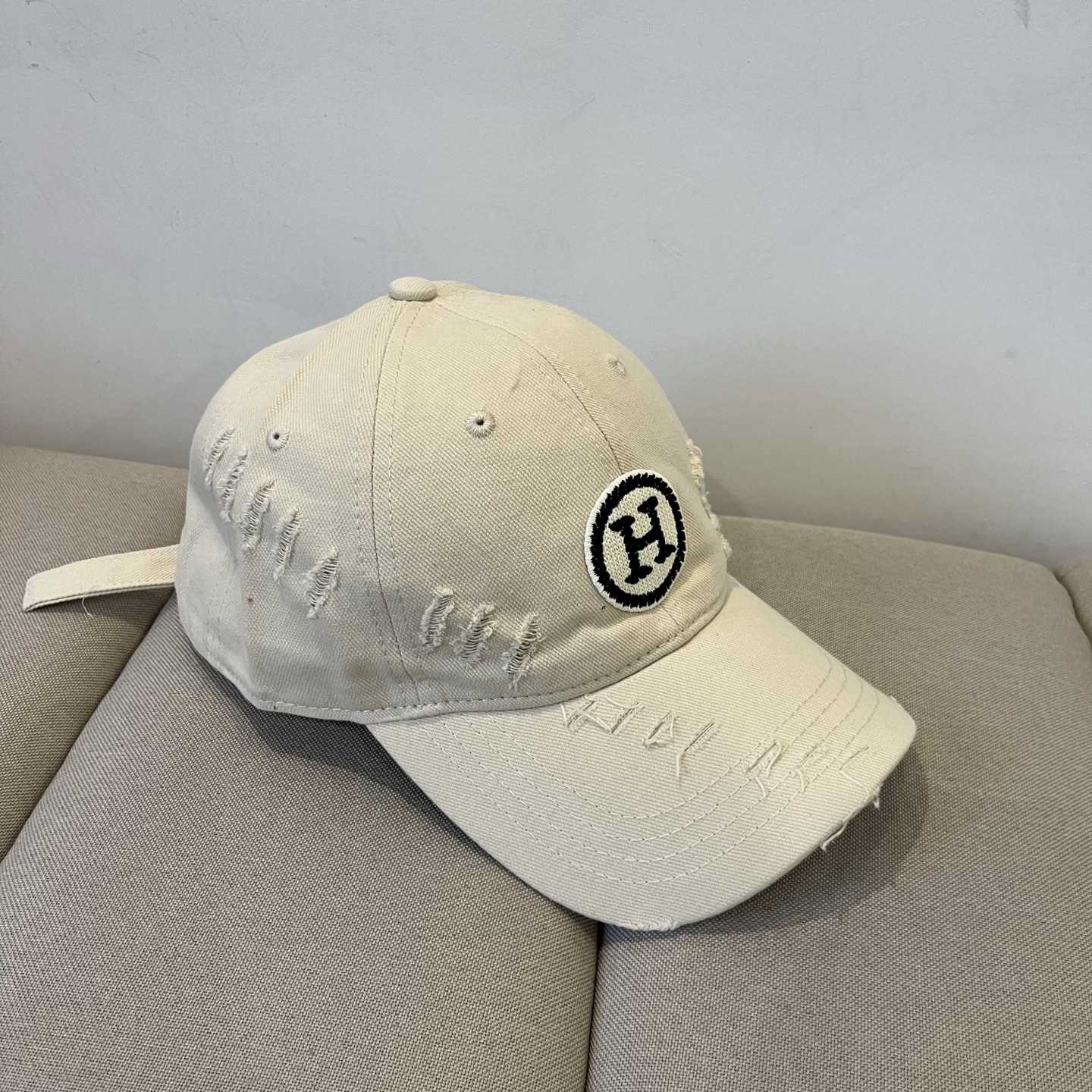 Luxurious Emas Hermes Baseball Hat: High Quality, Flaming Design, Exquisite Craftsmanship - 图片 5