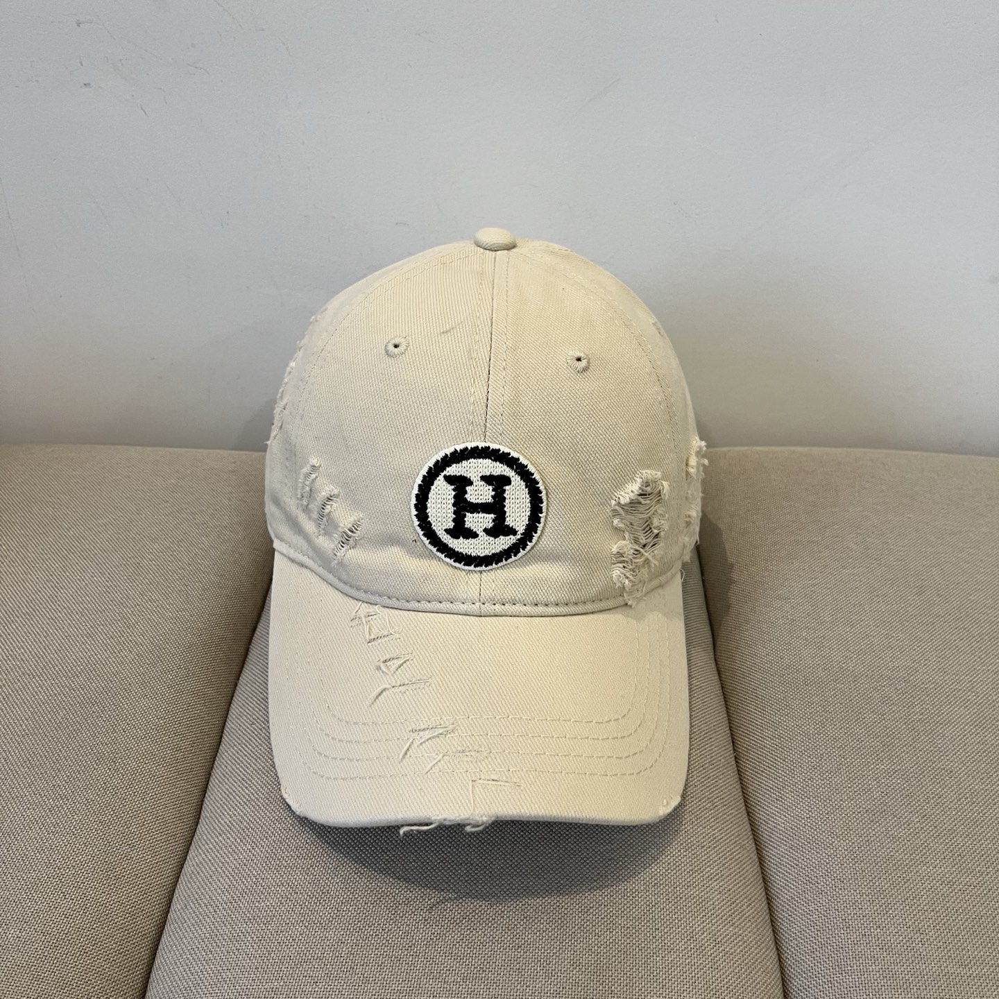 Luxurious Emas Hermes Baseball Hat: High Quality, Flaming Design, Exquisite Craftsmanship - 图片 1