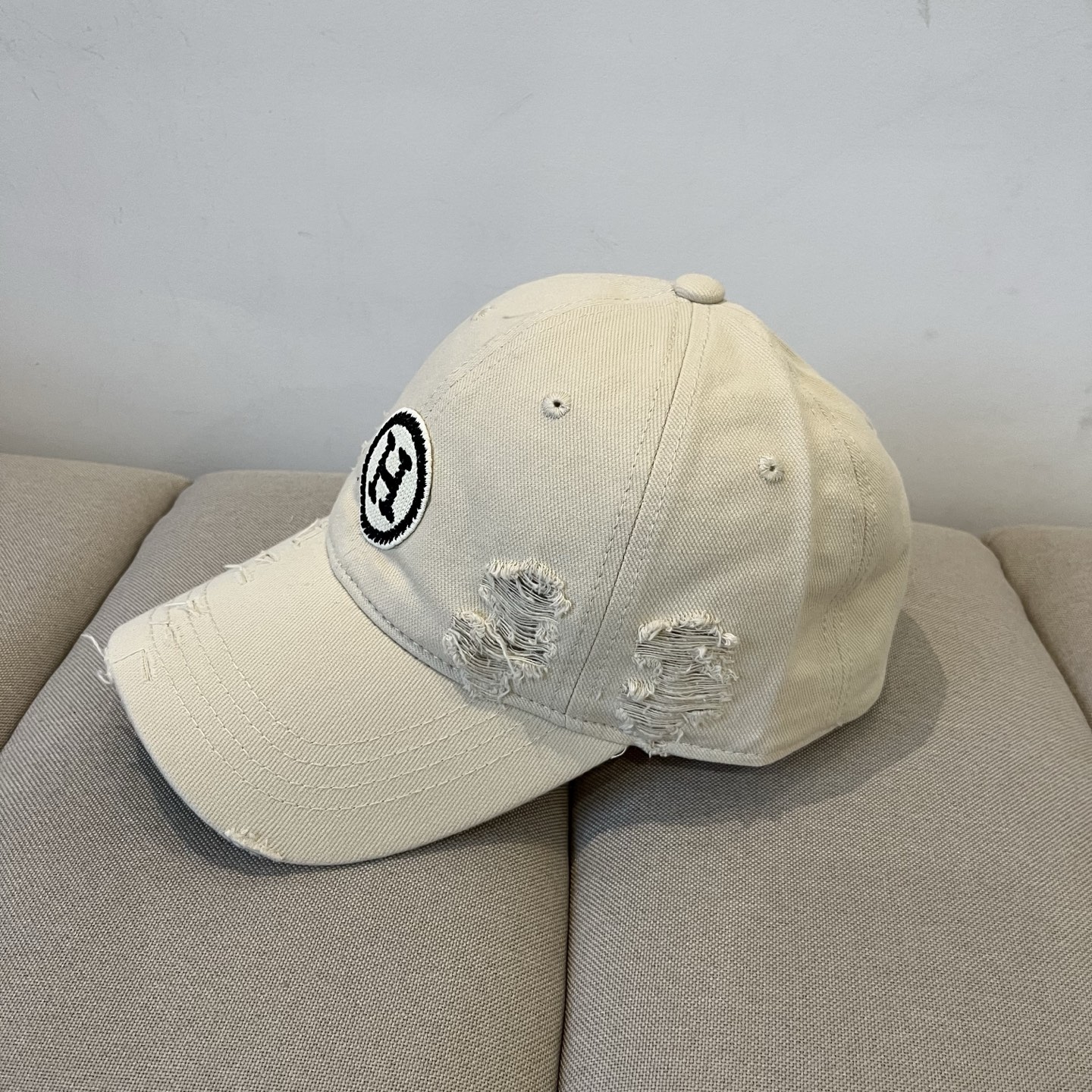 Luxurious Emas Hermes Baseball Hat: High Quality, Flaming Design, Exquisite Craftsmanship - 图片 4