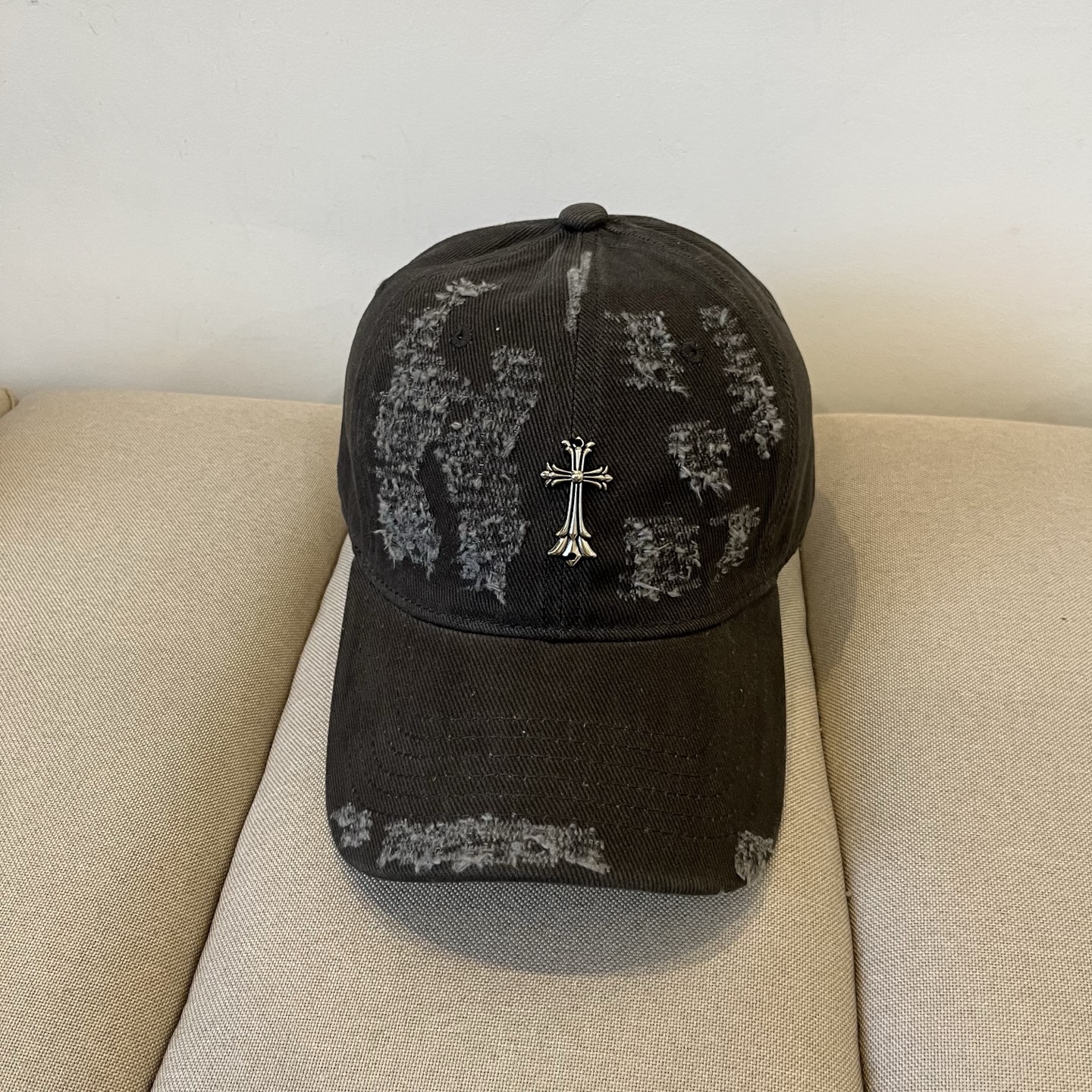 P78 CROCSON’S NEWEST FASHION DESIGNER. THAT’S HOW YOU LOOK AT YOUR HEAD - 图片 1
