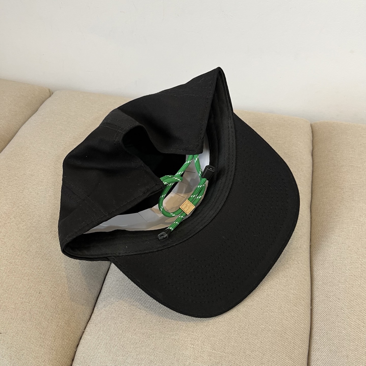 P84 Mysterious Miumiu, original single spring summer baseball cap, original model, original quality - 图片 3