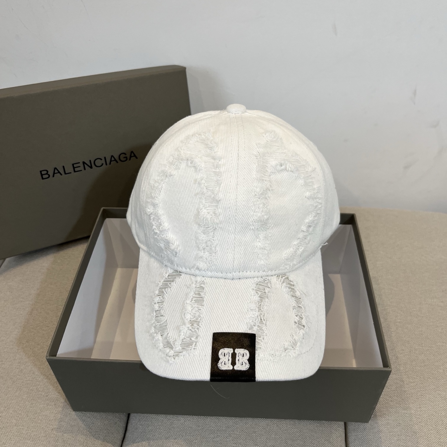 “Balenciaga Paris Logo Cap: New Design for Men and Women in Cool Colors”