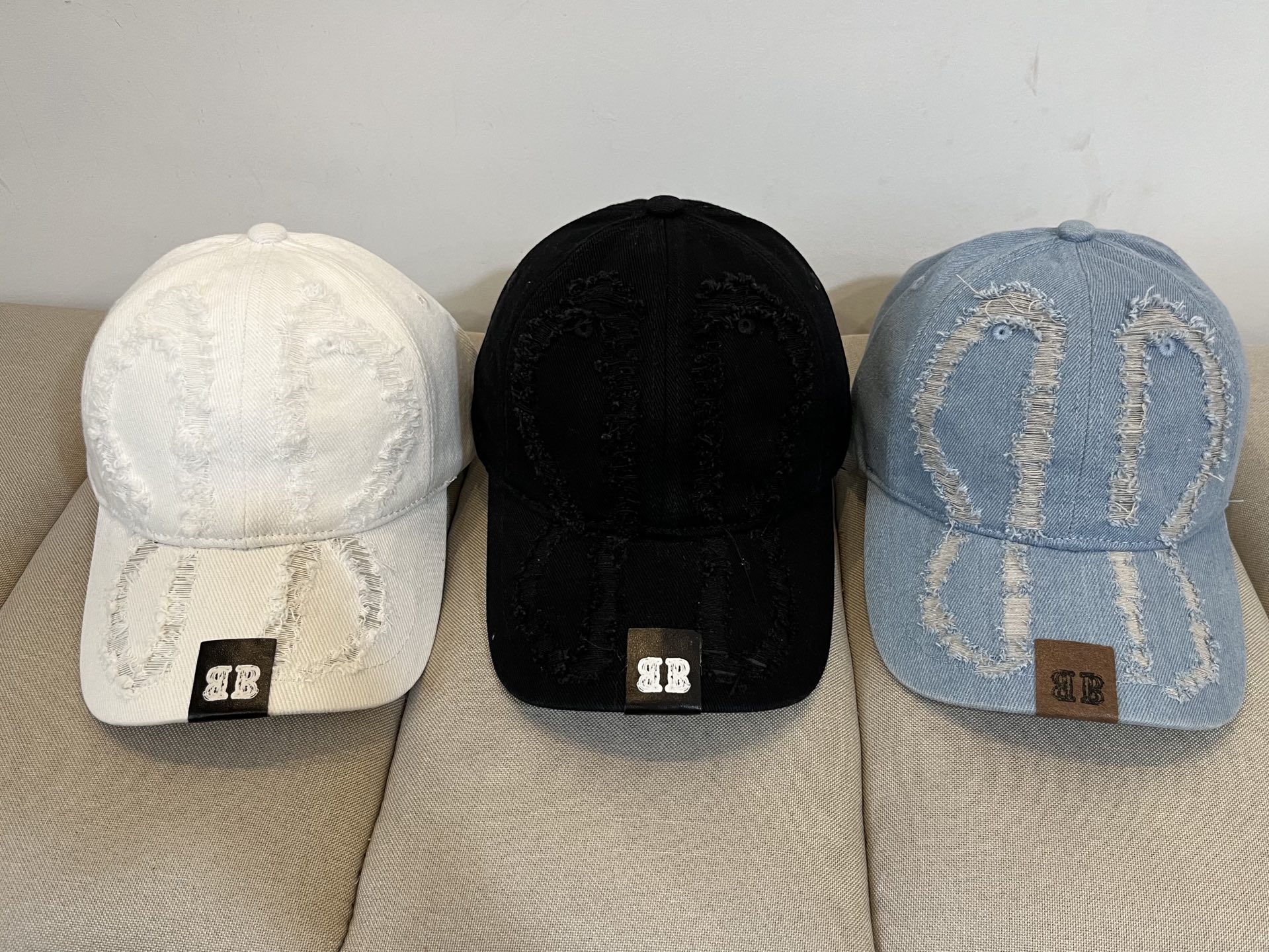 “Balenciaga Paris Logo Cap: New Design for Men and Women in Cool Colors” - 图片 9