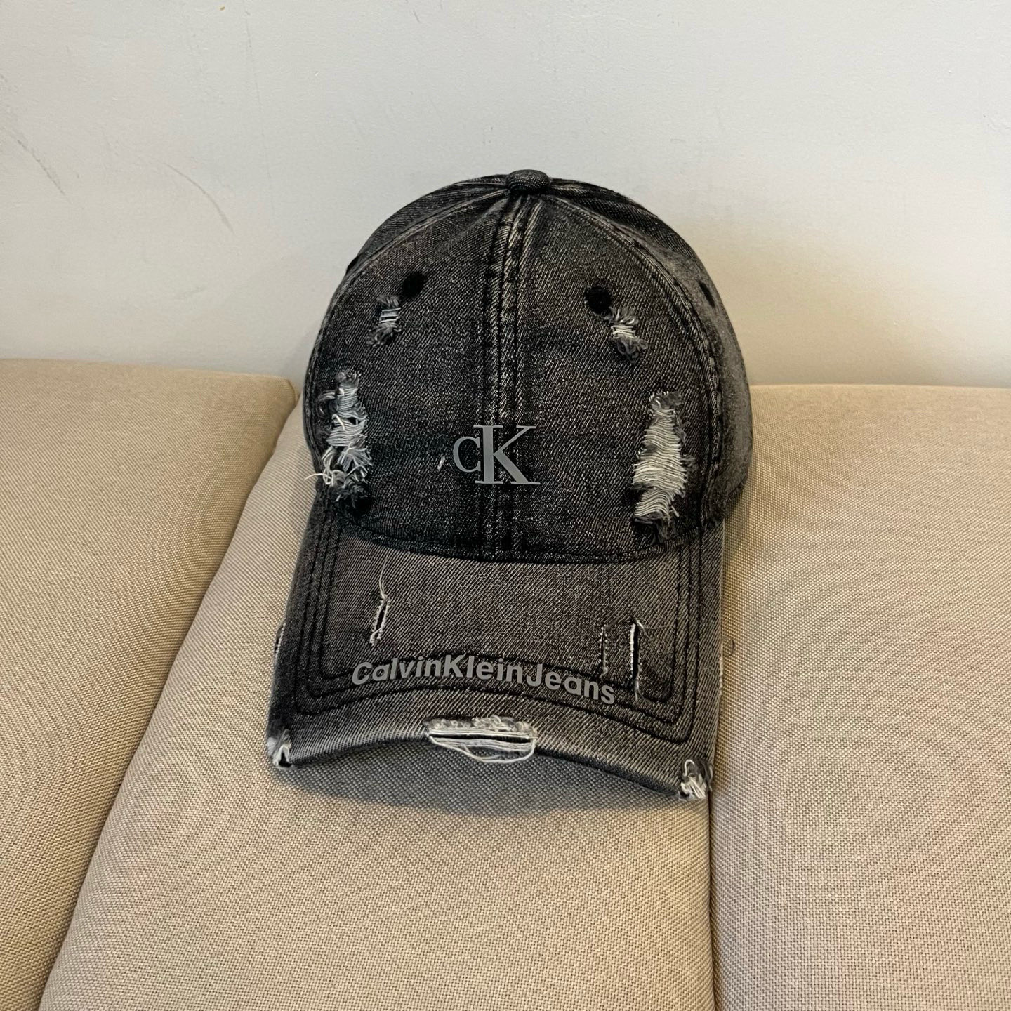 NO:224259,Calvin Klein, CKlogo baseball cap Please identify the only version of the high-end quality market, recommended by Xiaohongshu, fashionable and versatile, one that many celebrities like, very explosive, very popular, very beautiful hat, straw hat, fisherman hat, baseball hat, knit hat, hat, louis vuitton, espadrilles, hats19860909Calvin Klein,CKlogo棒球帽 请认准高端品质市场唯一对版,小红书推荐,时尚百搭,众多明星都喜欢的一款,非常爆,非常火,非常好看帽子草帽渔夫帽棒球帽针织帽,帽子,louis vuitton,espadrilles,hats,hat