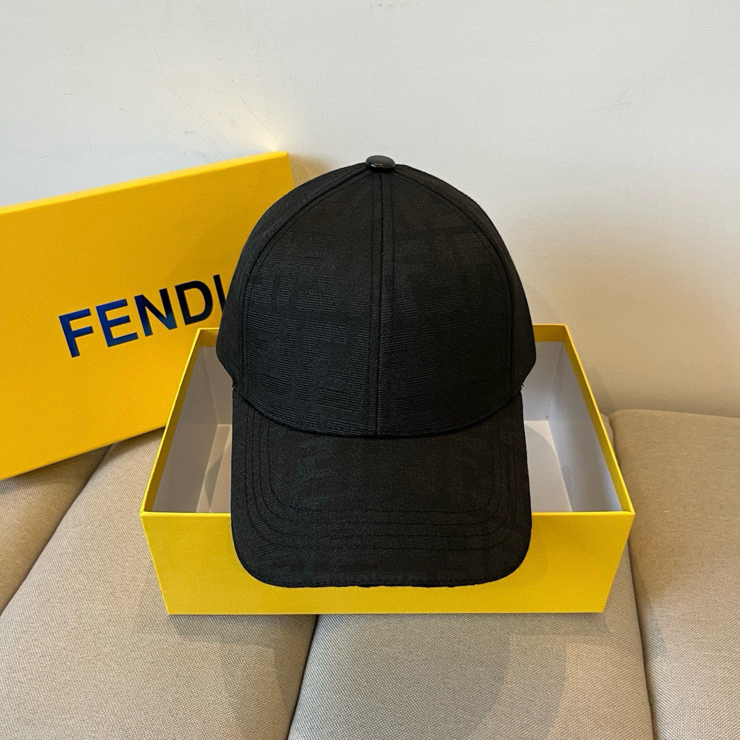 NO:224261,FENDI Old-fashioned Baseball Cap Classic FF Medium-class items, temperament and wearable items, quality bar hat, straw hat, fisherman hat, baseball hat, knit hat, hat, fendi, fendi, espadrilles, hats19860909FENDI芬迪 老花系列棒球帽 经典FF中古单品,气质穿搭单品,质量杠杠帽子草帽渔夫帽棒球帽针织帽,帽子,fendi,fendi,espadrilles,hats,hat