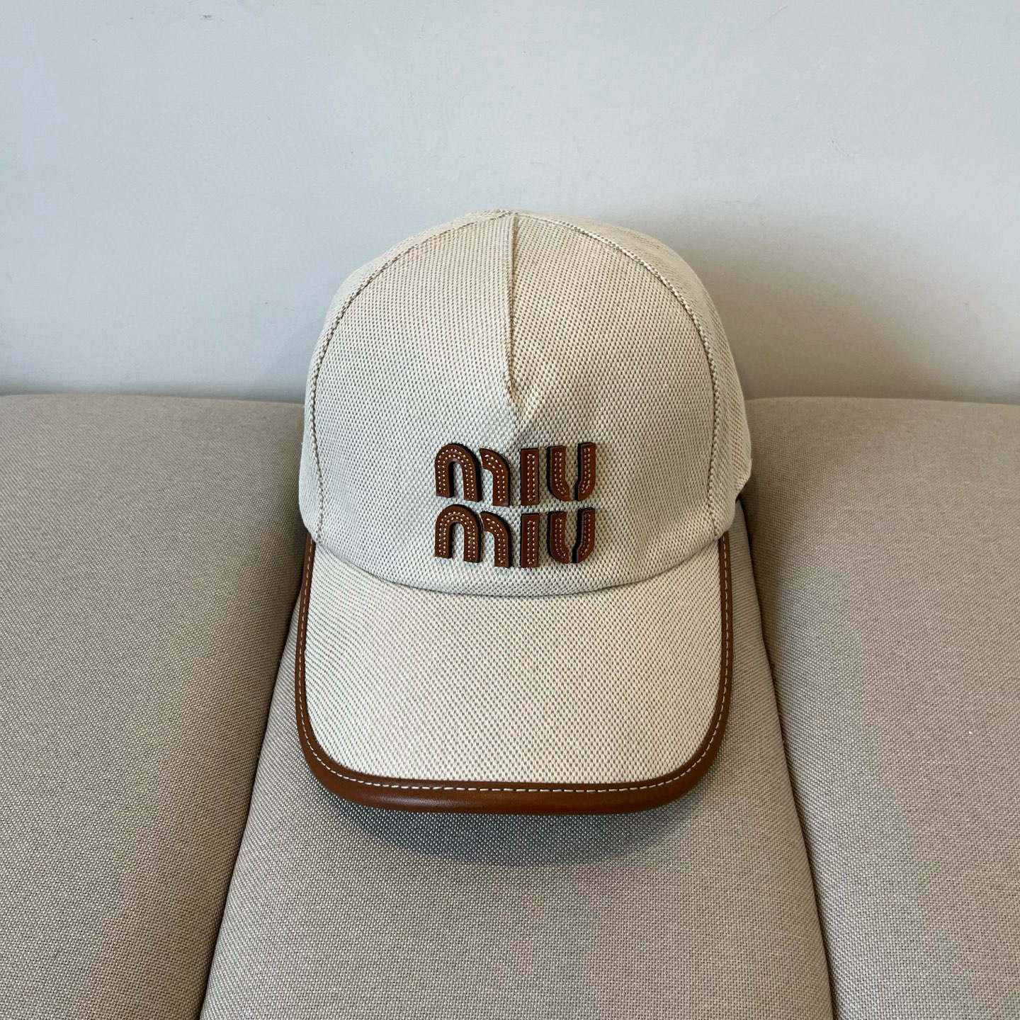 NO:224275,Miumiu original single spring and summer new baseball cap, authentic open mold customization, original workmanship and excellent quality!  Hat Straw Hat Fisherman Hat Baseball Hat Knitted Hats, Hats, Miumiu, espadrilles, hats19860909谬谬miumiu 原单春夏新款棒球帽,正品开模订制,原版做工细致质量超赞！帽子草帽渔夫帽棒球帽针织帽,帽子,miumiu,espadrilles,hats,hat