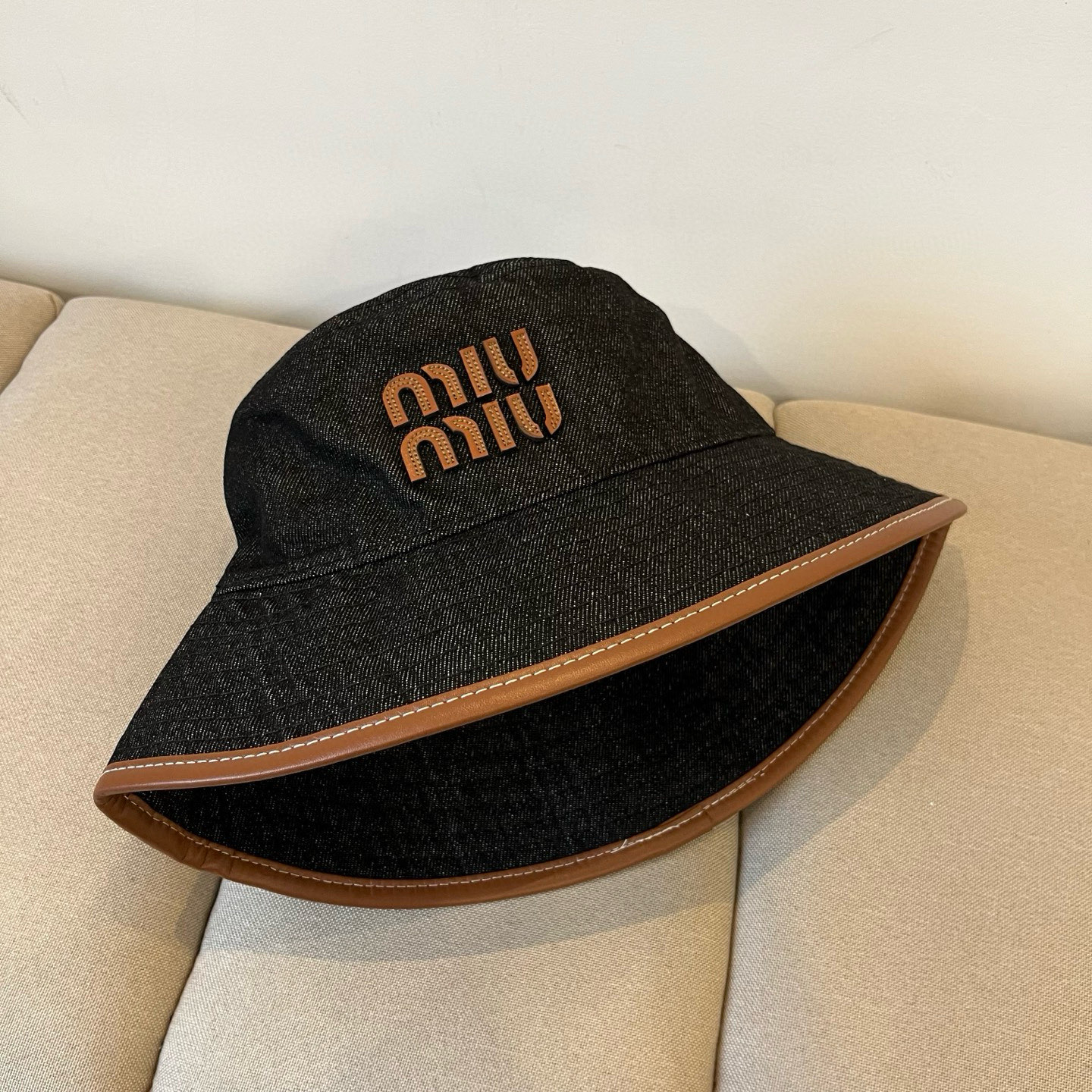 NO:224280,Miumiu original single spring and summer new fisherman hat, authentic open mold customization, original version with meticulous workmanship and excellent quality!  Hat Straw Hat Fisherman Hat Baseball Hat Knitted Hats, Hats, Miumiu, espadrilles, hats19860909谬谬miumiu 原单春夏新款渔夫帽,正品开模订制,原版做工细致质量超赞！帽子草帽渔夫帽棒球帽针织帽,帽子,miumiu,espadrilles,hats,hat