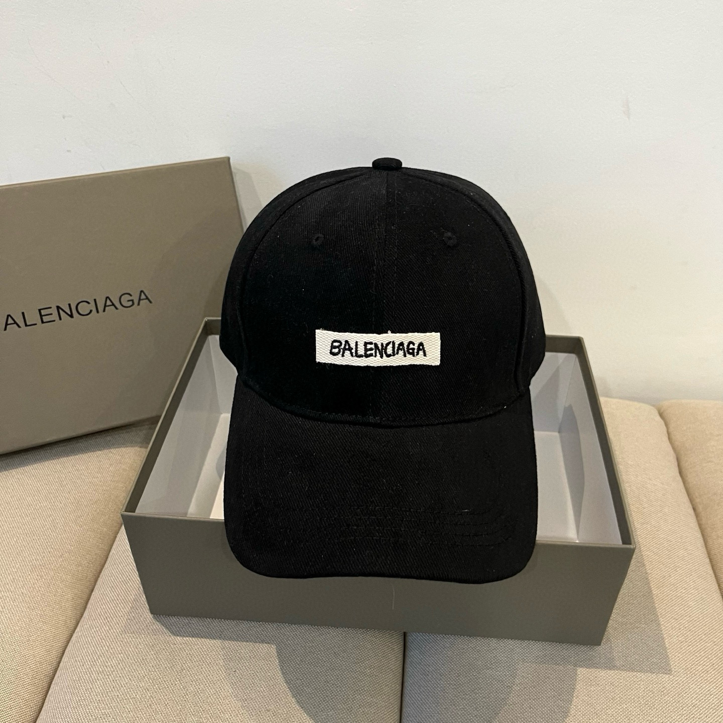 NO:224303,BALENCIAGA's new logo baseball cap, cool colors, different styles for men and women, the first batch is shipped first!  Paris fans must-have!  Hat Straw Hat Fisherman Hat Baseball Hat Knitted Hats, Hats, balenciaga, balenciaga, espadrilles, hats19860909BALENCIAGA巴黎世家新款logo棒球帽,很酷的色系,男女佩戴都有不同style,第一批抢先出货！巴黎粉必入款！帽子草帽渔夫帽棒球帽针织帽,帽子,balenciaga,balenciaga,espadrilles,hats,hat
