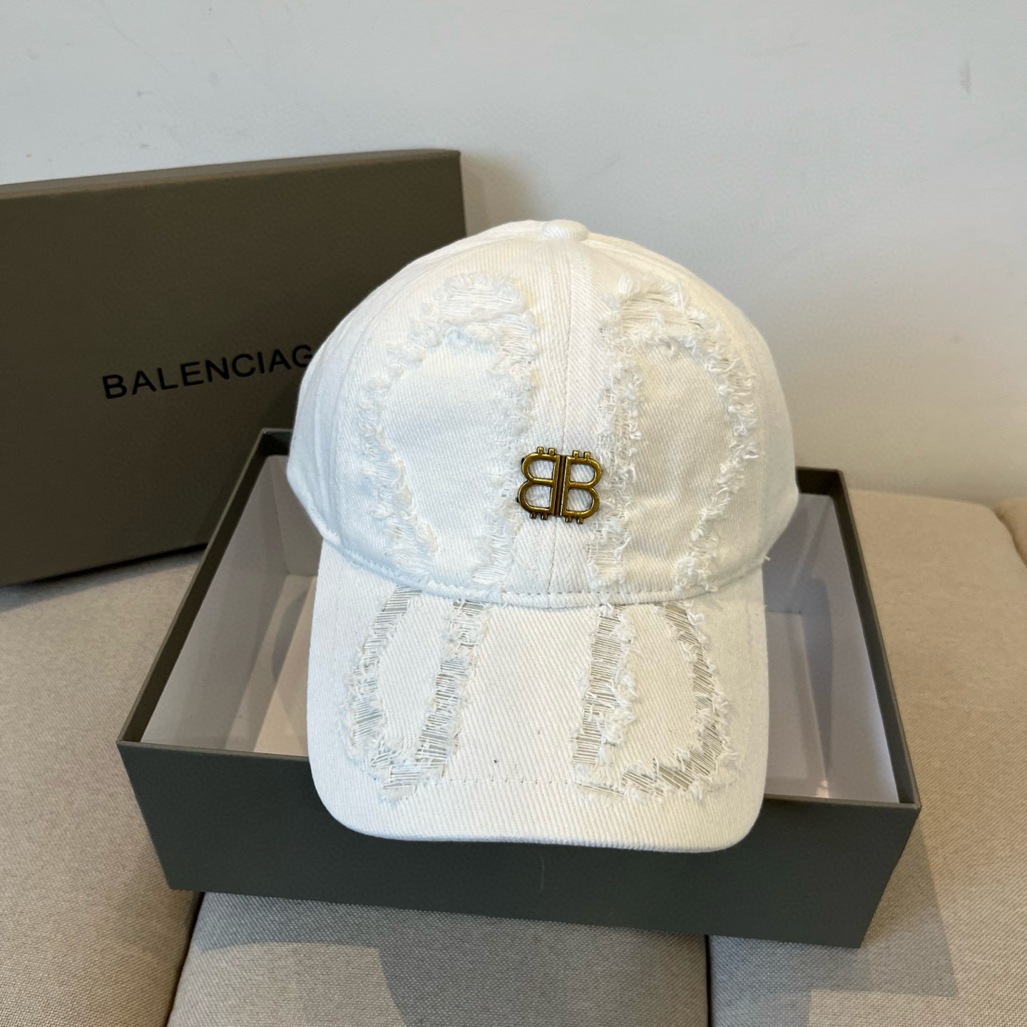 NO:224314,BALENCIAGA's new logo baseball cap, cool colors, different styles for men and women, the first batch is shipped first!  Paris fans must-have!  Hat Straw Hat Fisherman Hat Baseball Hat Knitted Hats, Hats, balenciaga, balenciaga, espadrilles, hats19860909BALENCIAGA巴黎世家新款logo棒球帽,很酷的色系,男女佩戴都有不同style,第一批抢先出货！巴黎粉必入款！帽子草帽渔夫帽棒球帽针织帽,帽子,balenciaga,balenciaga,espadrilles,hats,hat