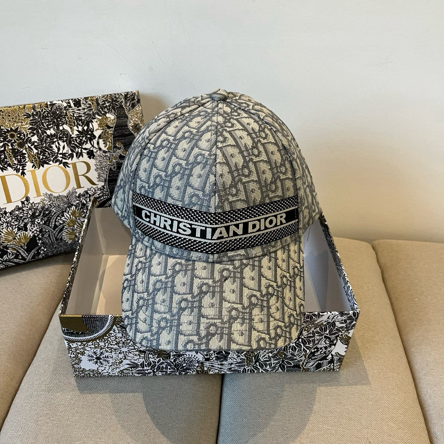 NO:224329,[DIOR] New simple baseball caps with volume, new models are shipped, big brands are super easy to match, buy them quickly!  Hat Straw Hat Fisherman Hat Baseball Hat Knitted Hats, Hats, Dior, Dior, espadrilles, hats19860909【DIOR迪奥】新款走量简约棒球帽,新款出货,大牌款超好搭配,赶紧入手！帽子草帽渔夫帽棒球帽针织帽,帽子,dior,dior,espadrilles,hats,hat