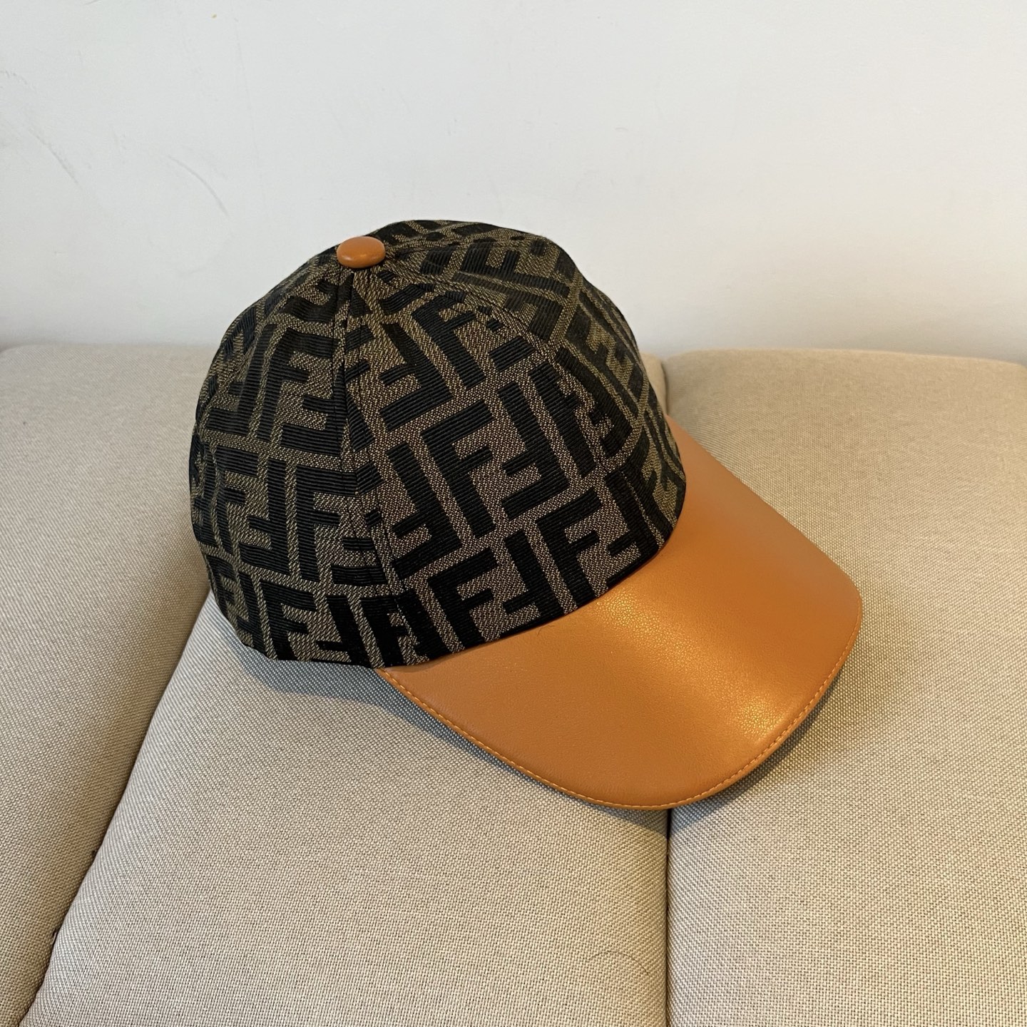 NO:224308,FENDI Old-fashioned Baseball Cap Classic FF Medium-class items, temperament and wearable items, quality bar hat, straw hat, fisherman hat, baseball hat, knit hat, hat, fendi, fendi, espadrilles, hats19860909FENDI芬迪 老花系列棒球帽 经典FF中古单品,气质穿搭单品,质量杠杠帽子草帽渔夫帽棒球帽针织帽,帽子,fendi,fendi,espadrilles,hats,hat