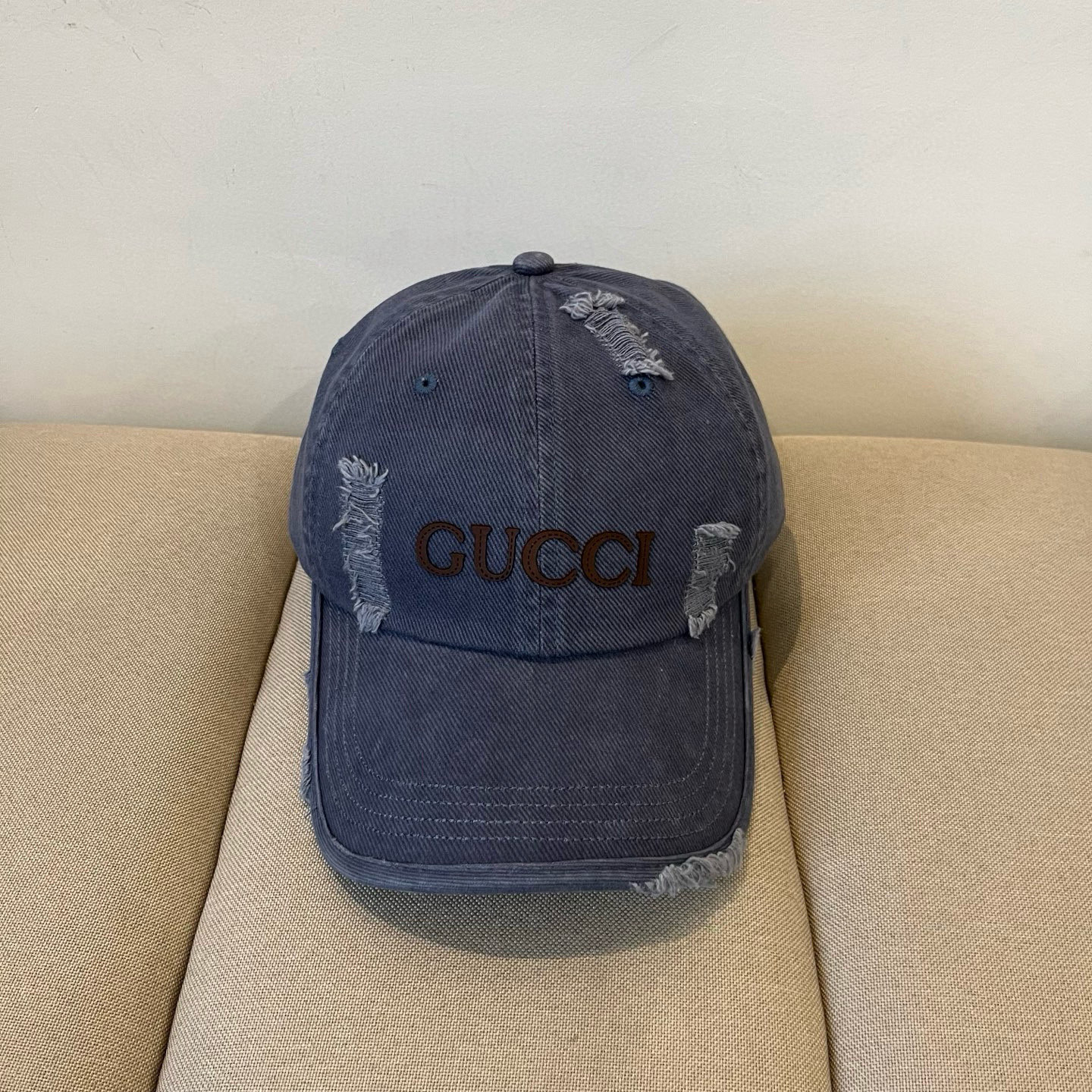 NO:225583,The new product of Guchi baseball cap GUCCI official website, baseball cap, original quality is coming, very exquisite craftsmanship, high-end, atmospheric and up-class!  Low-key luxury, easy to carry!  Run volume!  Hat Straw Hat Fisherman Hat Baseball Hat Knitted Hats, Hats, Gucci, espadrilles, Hats19860909古奇棒球帽GUCCI官网新品,棒球帽,原单品质火爆来袭 工艺非常精美 高档大气上档次！低调奢华,方便携带！跑量！帽子草帽渔夫帽棒球帽针织帽,帽子,gucci,espadrilles,hats,hat