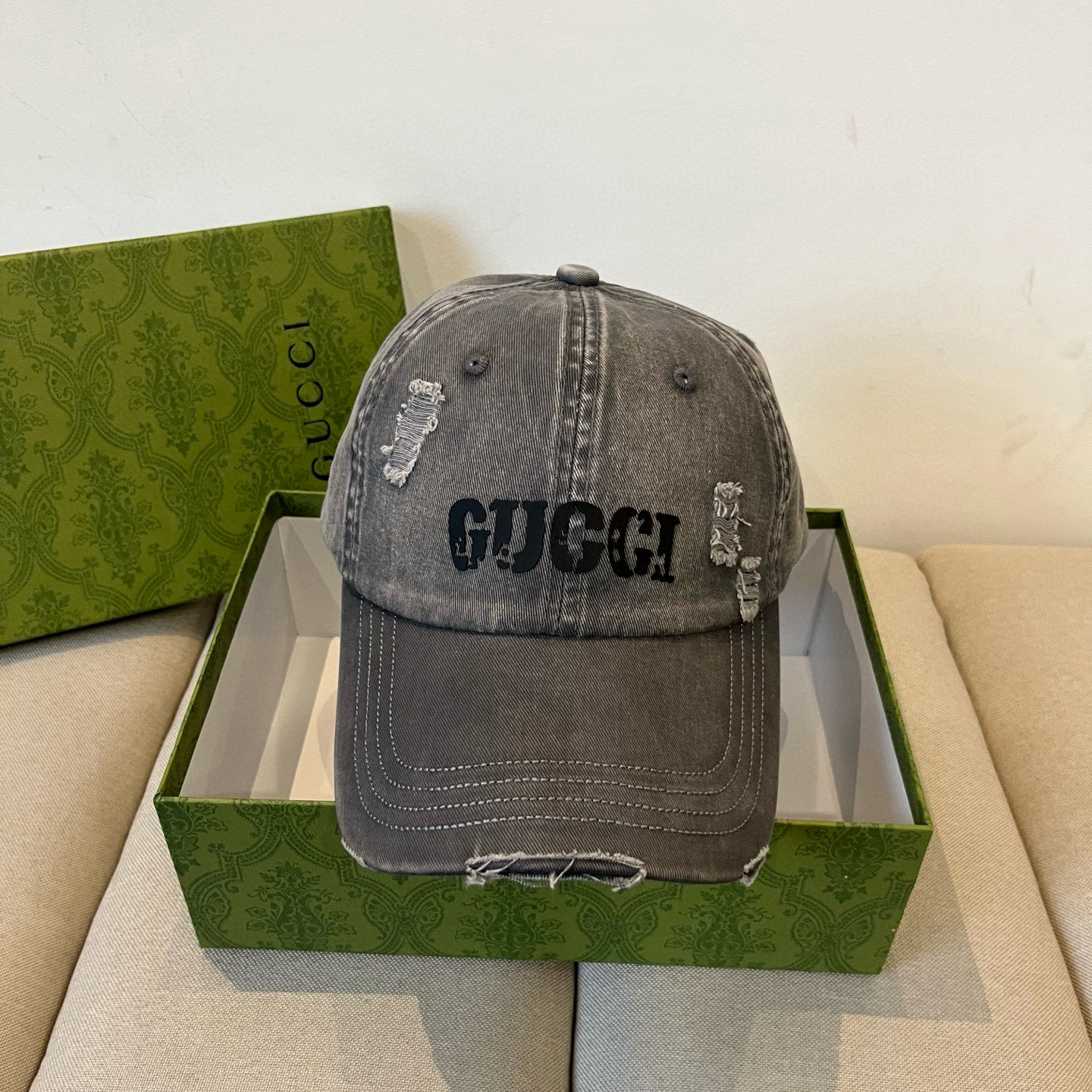 NO:225577,The new product of Guchi baseball cap GUCCI official website, baseball cap, original quality is coming, very exquisite craftsmanship, high-end, atmospheric and up-class!  Low-key luxury, easy to carry!  Run volume!  Hat Straw Hat Fisherman Hat Baseball Hat Knitted Hats, Hats, Gucci, espadrilles, Hats19860909古奇棒球帽GUCCI官网新品,棒球帽,原单品质火爆来袭 工艺非常精美 高档大气上档次！低调奢华,方便携带！跑量！帽子草帽渔夫帽棒球帽针织帽,帽子,gucci,espadrilles,hats,hat