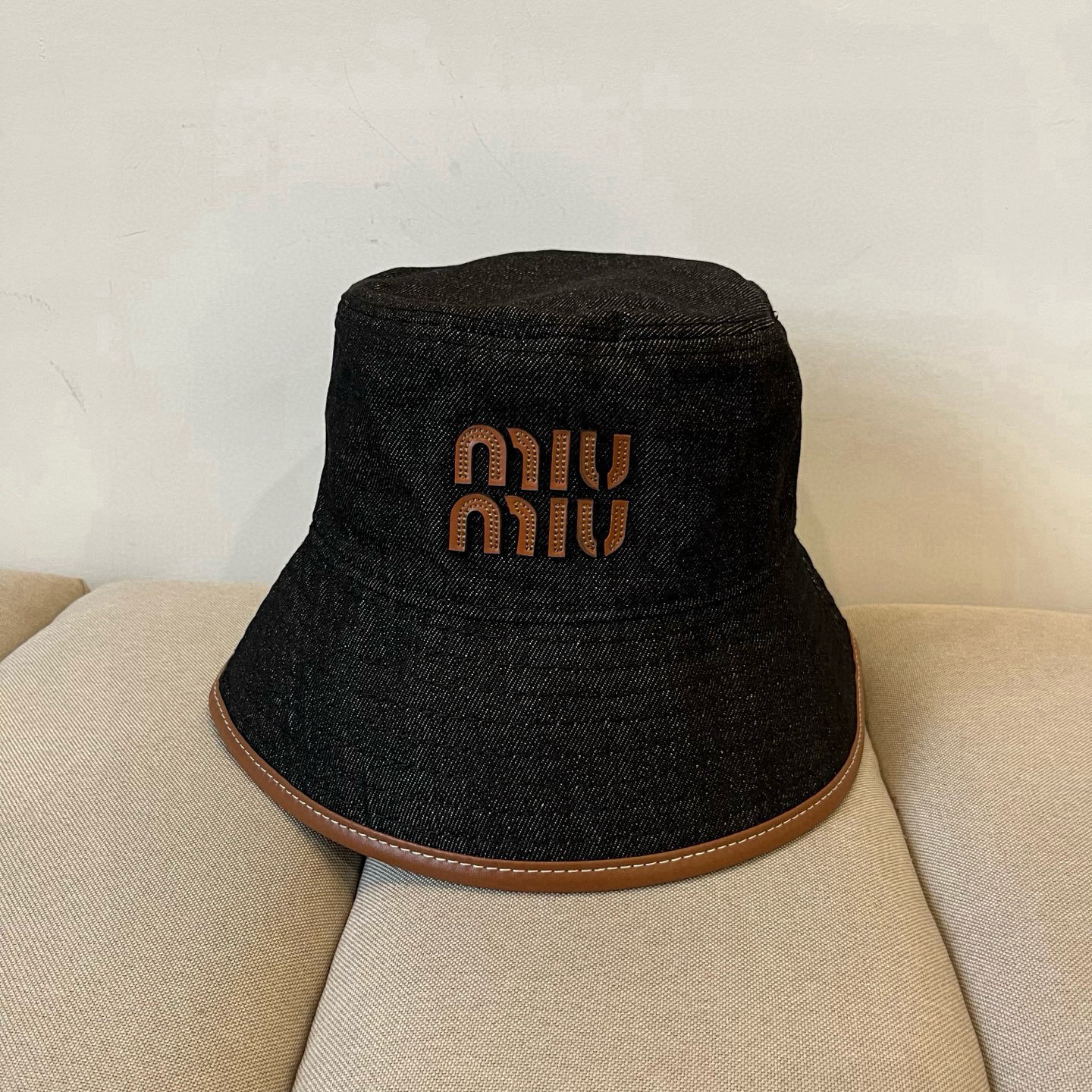 NO:225602,Miumiu original single spring and summer new baseball cap, authentic open mold customization, original workmanship and excellent quality!  Hat Straw Hat Fisherman Hat Baseball Hat Knitted Hats, Hats, Miumiu, espadrilles, hats19860909谬谬miumiu 原单春夏新款棒球帽,正品开模订制,原版做工细致质量超赞！帽子草帽渔夫帽棒球帽针织帽,帽子,miumiu,espadrilles,hats,hat