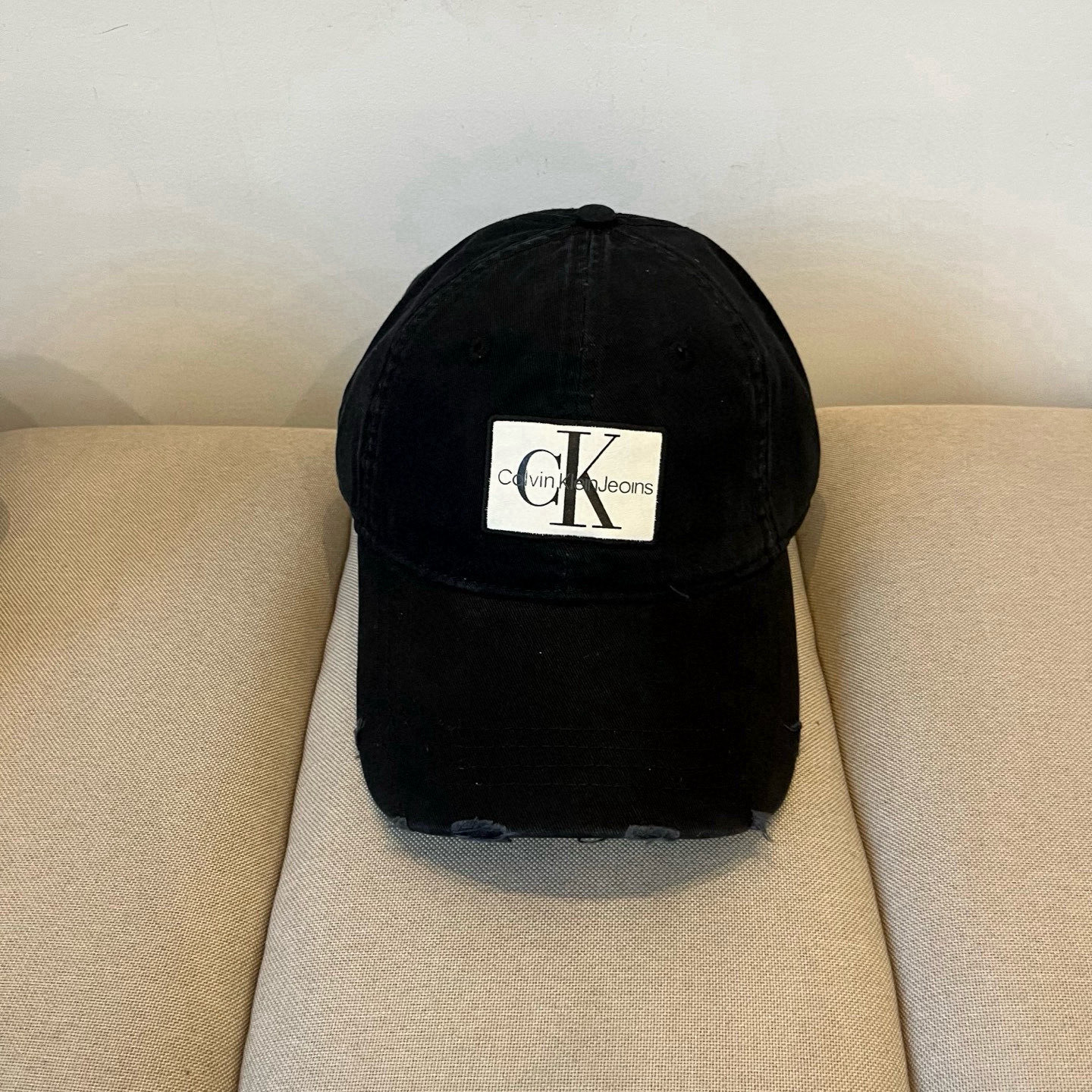 NO:226055,Calvin Klein, CKlogo baseball cap Please identify the only version of the high-end quality market, recommended by Xiaohongshu, fashionable and versatile, one that many celebrities like, very explosive, very popular, very beautiful hat, straw hat, fisherman hat, baseball cap, hat, louis vuitton, espadrilles, hats19860909Calvin Klein,CKlogo棒球帽 请认准高端品质市场唯一对版,小红书推荐,时尚百搭,众多明星都喜欢的一款,非常爆,非常火,非常好看帽子草帽渔夫帽棒球帽,帽子,louis vuitton,espadrilles,hats,hat