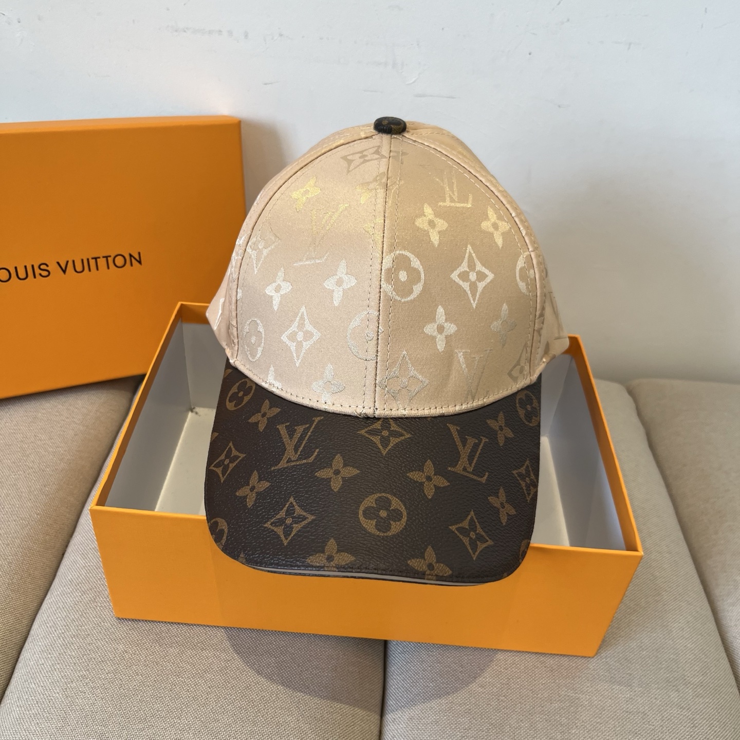 NO:226065,Louis Vuitton Baseball Cap Louis Vuitton's new LV baseball cap, heavy industry creates high-end and atmospheric, versatile and universal for both men and women!  Run volume!  hat straw hat fisherman hat baseball hat, hat, louis vuitton, louis vuitton, louis vuitton, espadrilles, hats19860909路易威登棒球帽 LouisVuitton新款LV棒球帽,重工打造高端大气,百搭款男女通用！跑量！帽子草帽渔夫帽棒球帽,帽子,louis vuitton,louis vuitton,louis vuitton,espadrilles,hats,hat