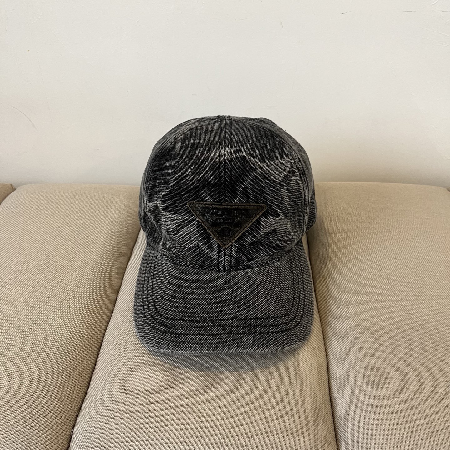 NO:226350,Prada PRADA new classic baseball cap purchase version!  Fashion trend, high-end workmanship!  Extraordinary quality, look at the details and take a real shot, hats, prada, prada, hats19860909普拉达 PRADA 新品经典棒球帽 代购版本！时尚潮流,高端做工！非一般的品质,细节看实拍哦,帽子,prada,prada,hats,hat