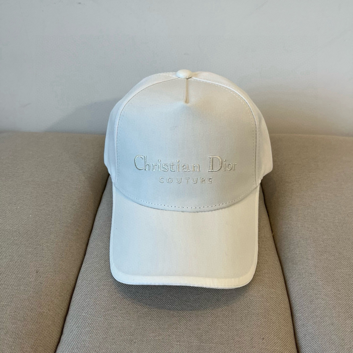 NO:226359,[DIOR] New simple baseball caps with volume, new models are shipped, big brands are super easy to match, buy them quickly!  ,hats,dior,dior,hats19860909【DIOR迪奥】新款走量简约棒球帽,新款出货,大牌款超好搭配,赶紧入手！,帽子,dior,dior,hats,hat