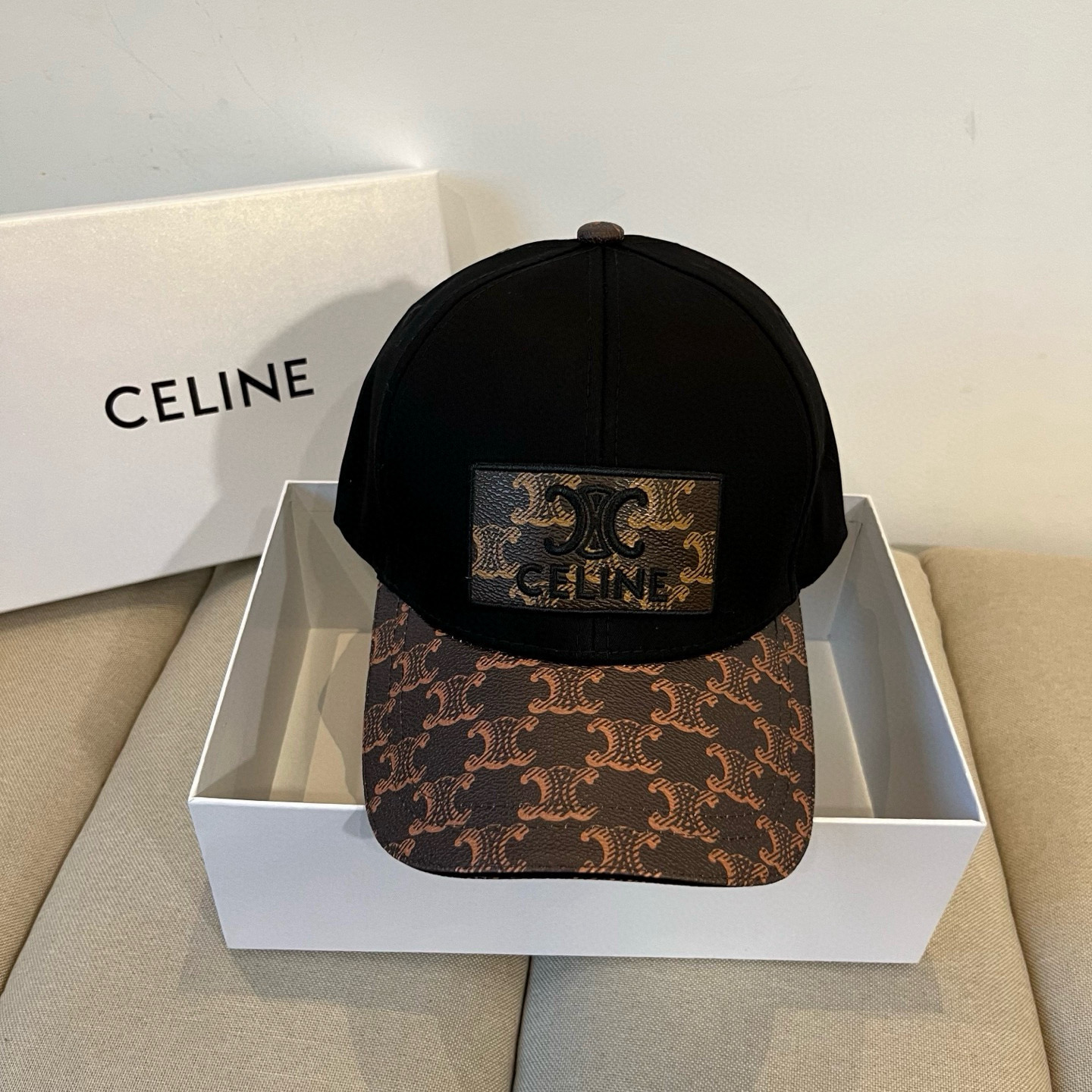 NO:226366,【CELINE】New classic casual trendy baseball cap Japanese and Korean style, any match is super good!  When traveling, you must buy a hat, celine, celine, hats19860909【CELINE赛琳】新款经典休闲潮流款 棒球帽日韩风格,随便搭配都超好看！出门旅游,绝对要入手的一款,帽子,celine,celine,hats,hat