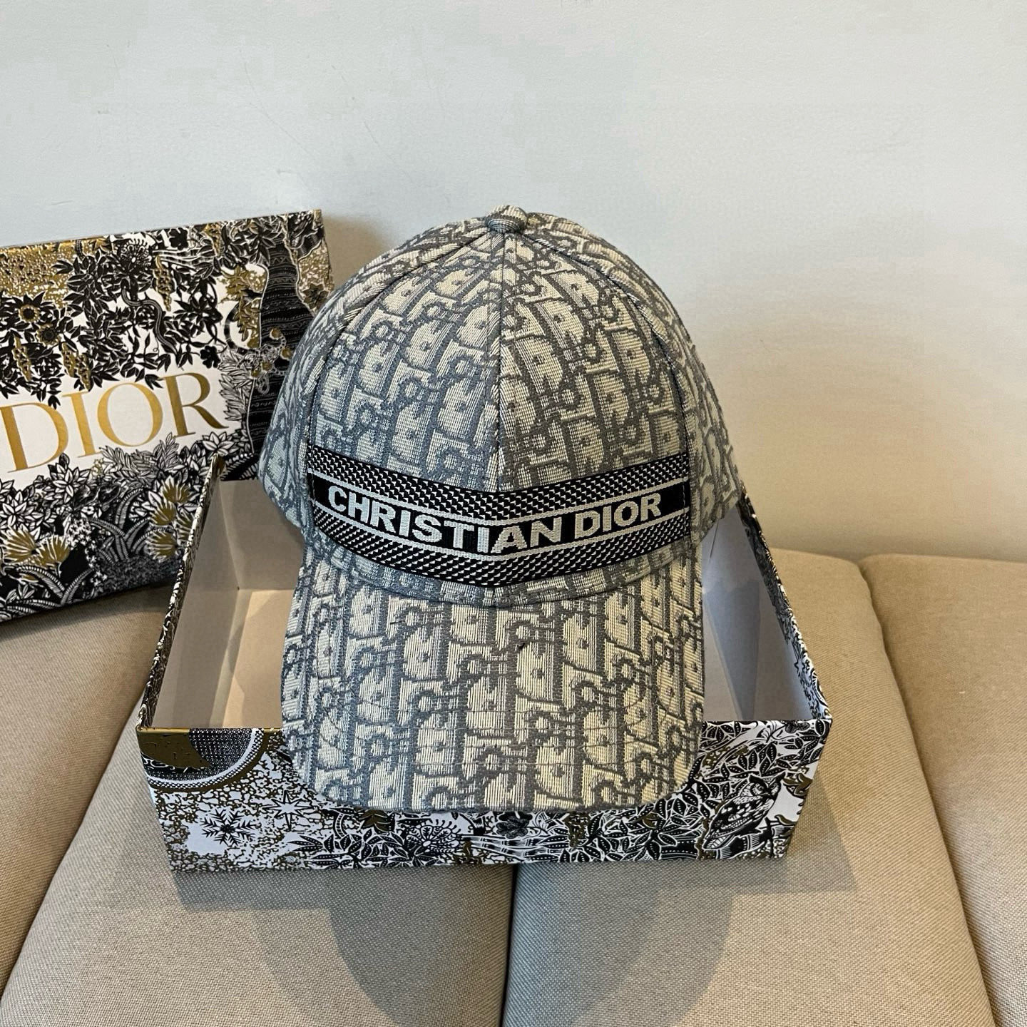 NO:227217,[DIOR] New simple baseball caps with volume, new models are shipped, big brands are super easy to match, buy them quickly!  Hat straw hat fisherman hat baseball hat, hat, dior, dior, espadrilles, hats19860909【DIOR迪奥】新款走量简约棒球帽,新款出货,大牌款超好搭配,赶紧入手！帽子草帽渔夫帽棒球帽,帽子,dior,dior,espadrilles,hats,hat