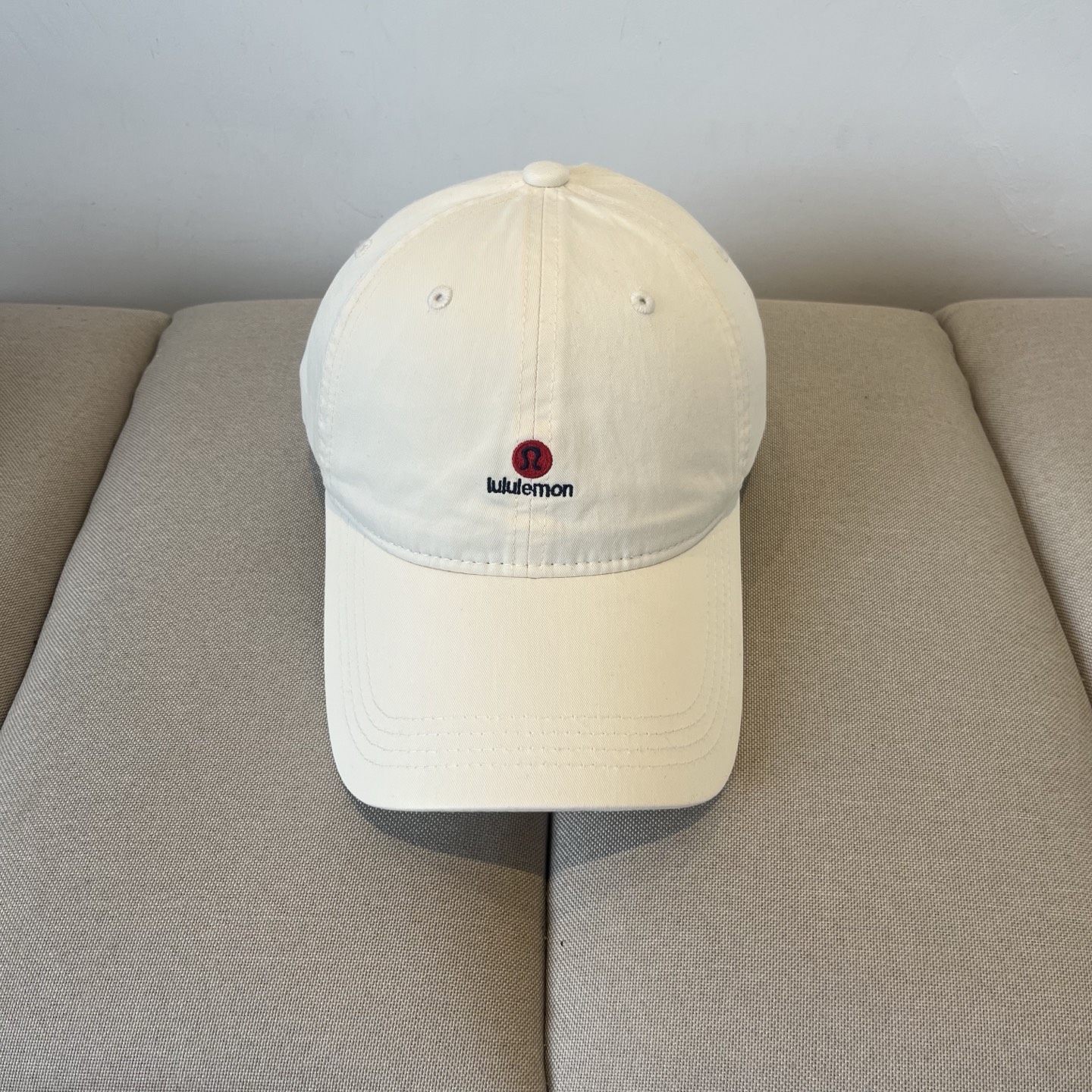 NO:227214,LULULEMON Baseball Cap The lulu that those who love fitness must have heard of~ It is very suitable for you who have dopamine. Get it quickly. Hats, straw hats, fishermen's hats, baseball caps, hats, espadrilles, hats19860909LULULEMON棒球帽 爱健身的集美们一定听过的lulu~ 非常适合多巴胺的你 颜色齐全赶快入手.帽子草帽渔夫帽棒球帽,帽子,espadrilles,hats,hat