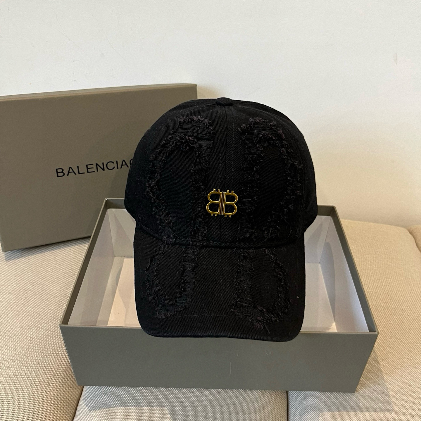 NO:227580,BALENCIAGA's new logo baseball cap, cool colors, different styles for men and women, the first batch is shipped first!  Paris fans must-have!  Hat straw hat fisherman hat baseball hat, hat, balenciaga, balenciaga, espadrilles, hats19860909BALENCIAGA巴黎世家新款logo棒球帽,很酷的色系,男女佩戴都有不同style,第一批抢先出货！巴黎粉必入款！帽子草帽渔夫帽棒球帽,帽子,balenciaga,balenciaga,espadrilles,hats,hat