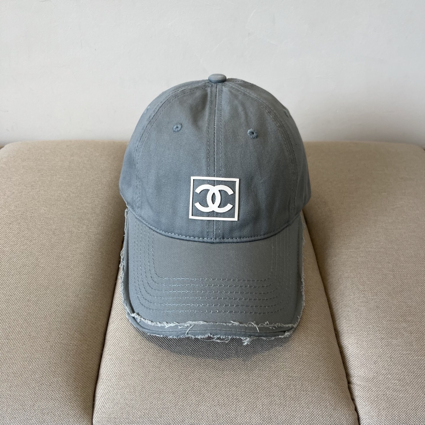 NO:228892,Chanel CHANEL new baseball cap, Xiaoxiang classic simple, fashionable and casual design New hat Straw hat Fisherman hat Baseball cap, hat, chanel, chanel, espadrilles, hats19860909香奈儿CHANEL 新品棒球帽,小香经典简约,时尚休闲设计 跑量新品帽子草帽渔夫帽棒球帽,帽子,chanel,chanel,espadrilles,hats,hat