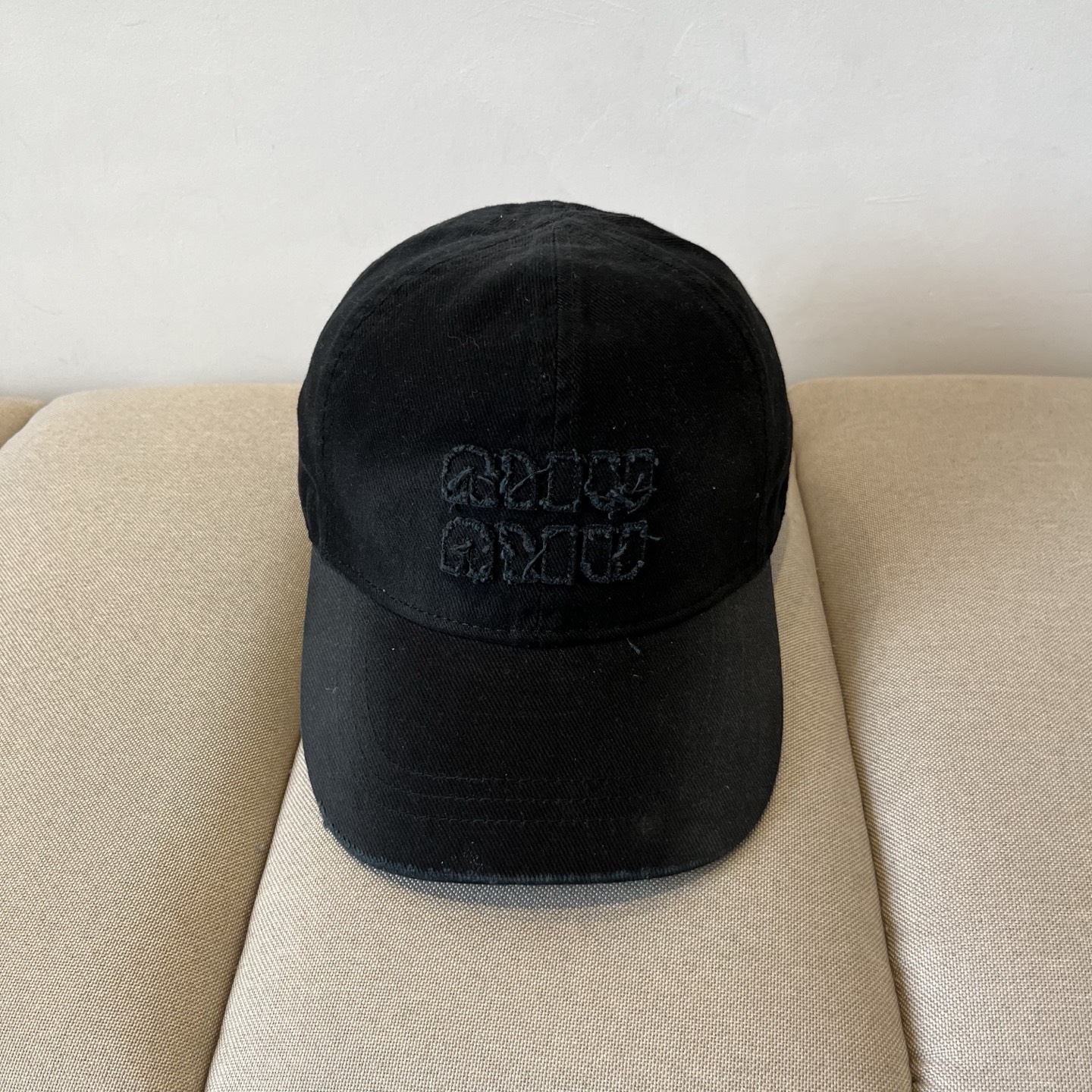 NO:228932,Miumiu original single spring and summer new baseball cap, authentic open mold customization, original workmanship and excellent quality!  Hat Straw Hat Fisherman Hat Baseball Hat, Hats, Miumiu, espadrilles, hats19860909谬谬miumiu 原单春夏新款棒球帽,正品开模订制,原版做工细致质量超赞！帽子草帽渔夫帽棒球帽,帽子,miumiu,espadrilles,hats,hat