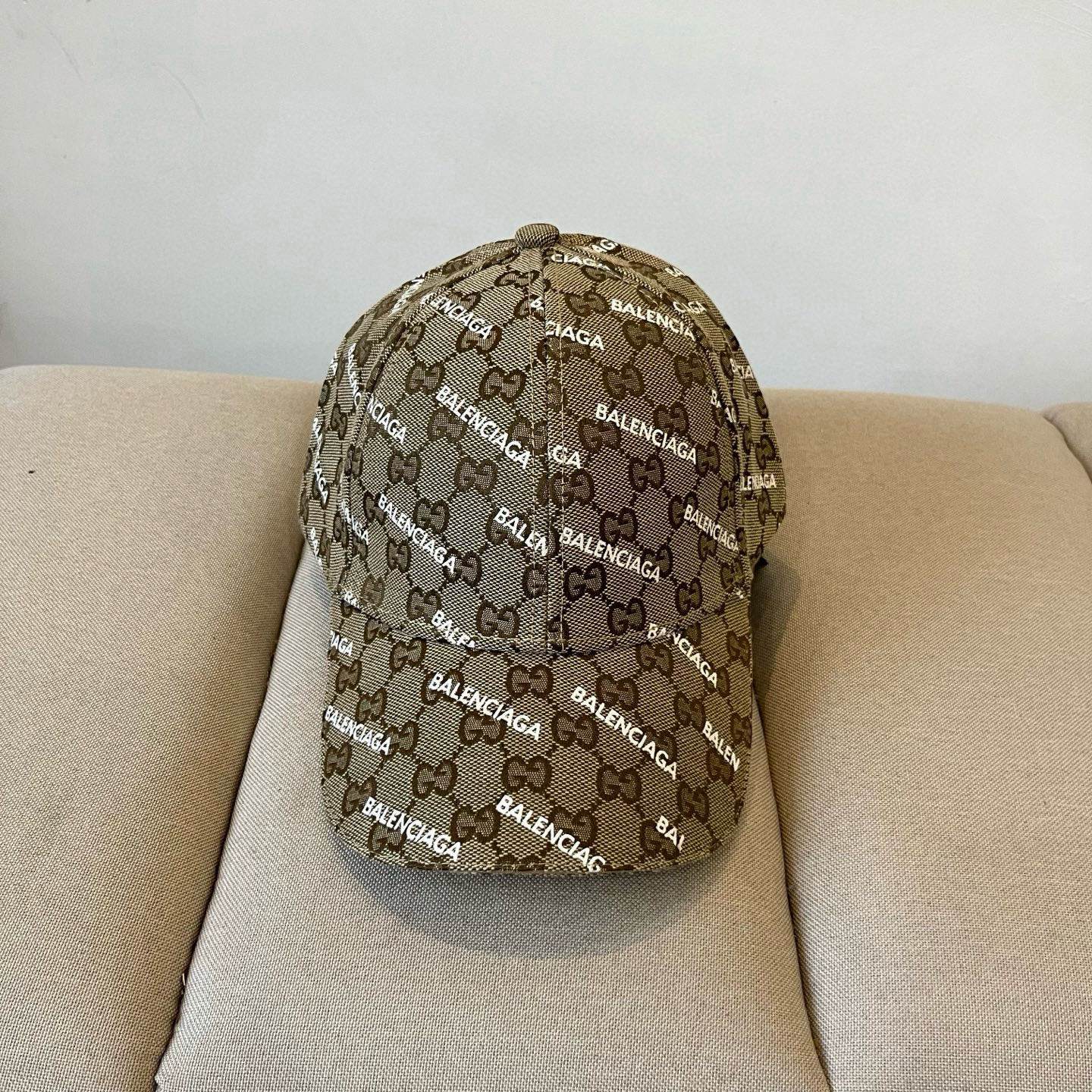 NO:344018,BALENCIAGA's new logo baseball cap, cool colors, different styles for men and women, the first batch is shipped first!  Paris fans must-have!  Hat straw hat fisherman hat baseball hat, hat, balenciaga, balenciaga, espadrilles, hatsBALENCIAGA巴黎世家新款logo棒球帽,很酷的色系,男女佩戴都有不同style,第一批抢先出货！巴黎粉必入款！帽子草帽渔夫帽棒球帽,帽子,balenciaga,balenciaga,espadrilles,hats,hat