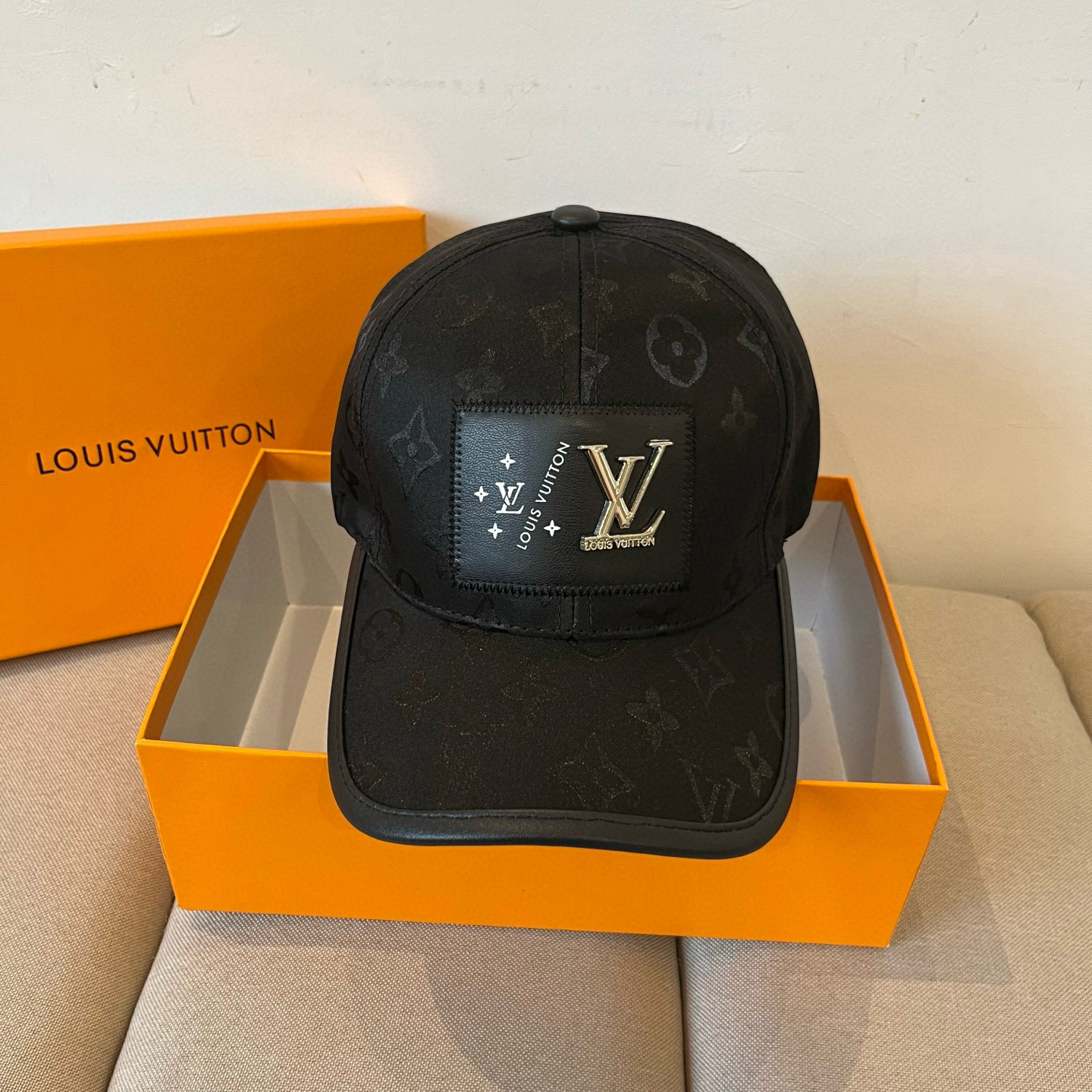🧢路易威登棒球帽 LouisVuitton😍新款LV棒球帽，重工打造♥️高端大气，百搭款🤗男女通用！跑量