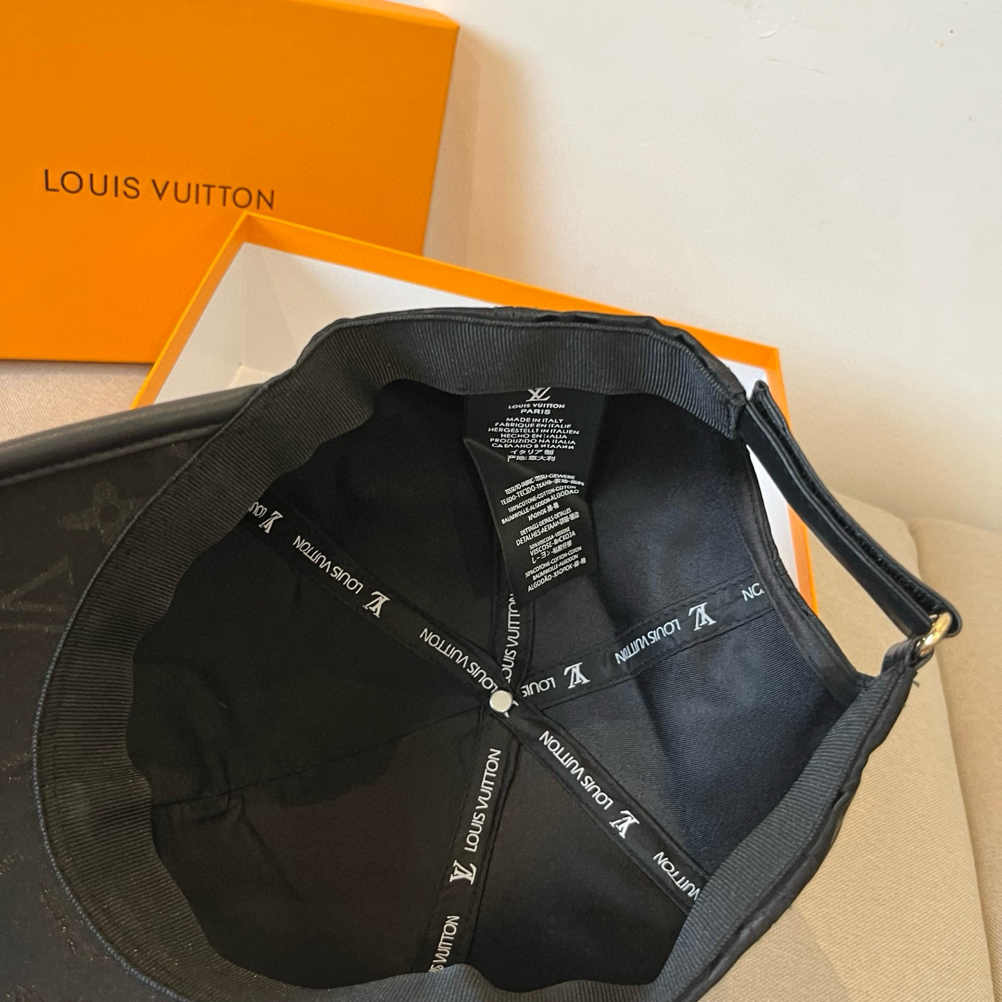 🧢路易威登棒球帽 LouisVuitton😍新款LV棒球帽，重工打造♥️高端大气，百搭款🤗男女通用！跑量