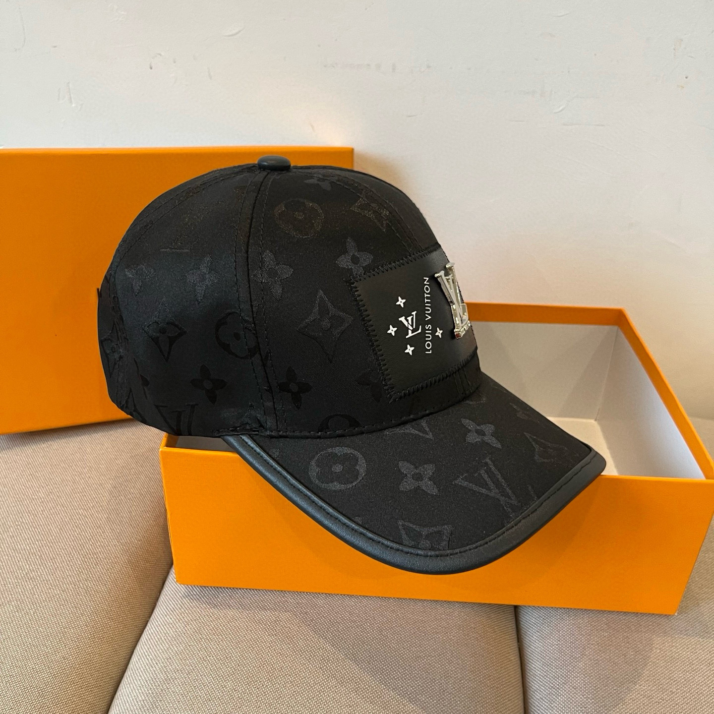 🧢路易威登棒球帽 LouisVuitton😍新款LV棒球帽，重工打造♥️高端大气，百搭款🤗男女通用！跑量