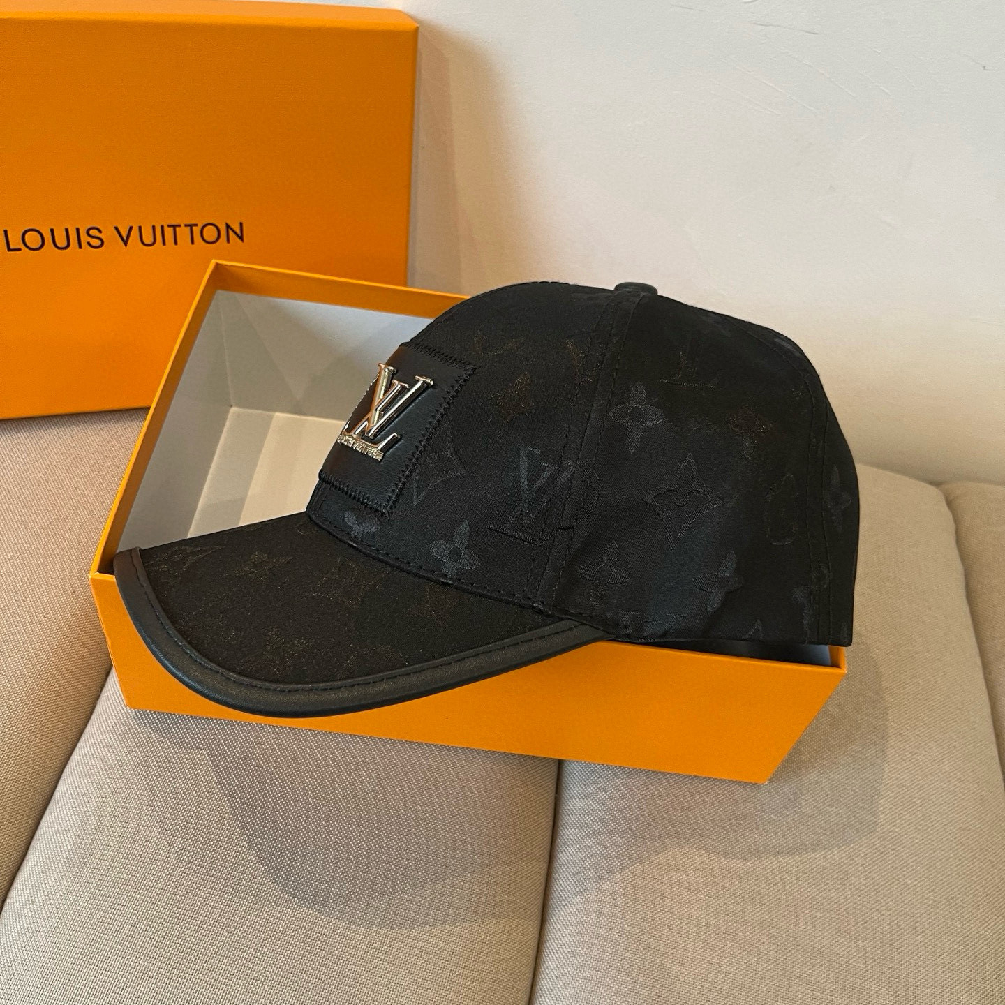 🧢路易威登棒球帽 LouisVuitton😍新款LV棒球帽，重工打造♥️高端大气，百搭款🤗男女通用！跑量