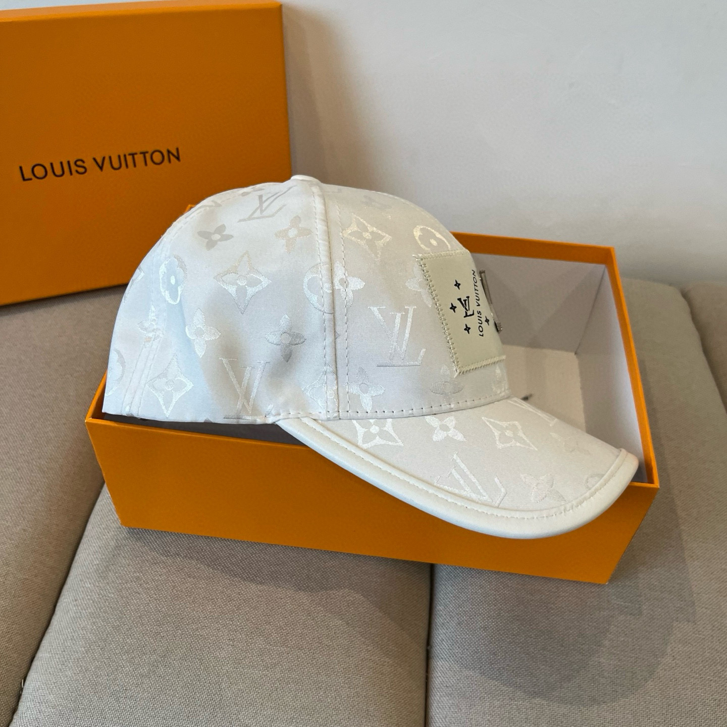 🧢路易威登棒球帽 LouisVuitton😍新款LV棒球帽，重工打造♥️高端大气，百搭款🤗男女通用！跑量
