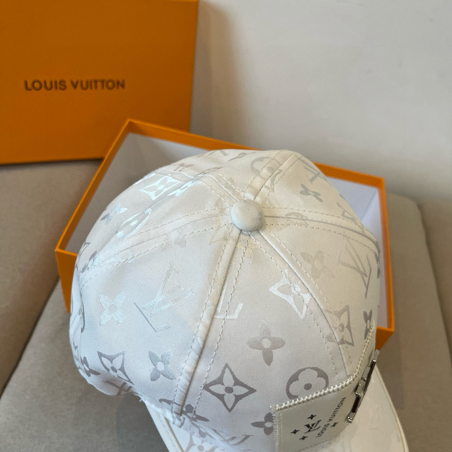 🧢路易威登棒球帽 LouisVuitton😍新款LV棒球帽，重工打造♥️高端大气，百搭款🤗男女通用！跑量