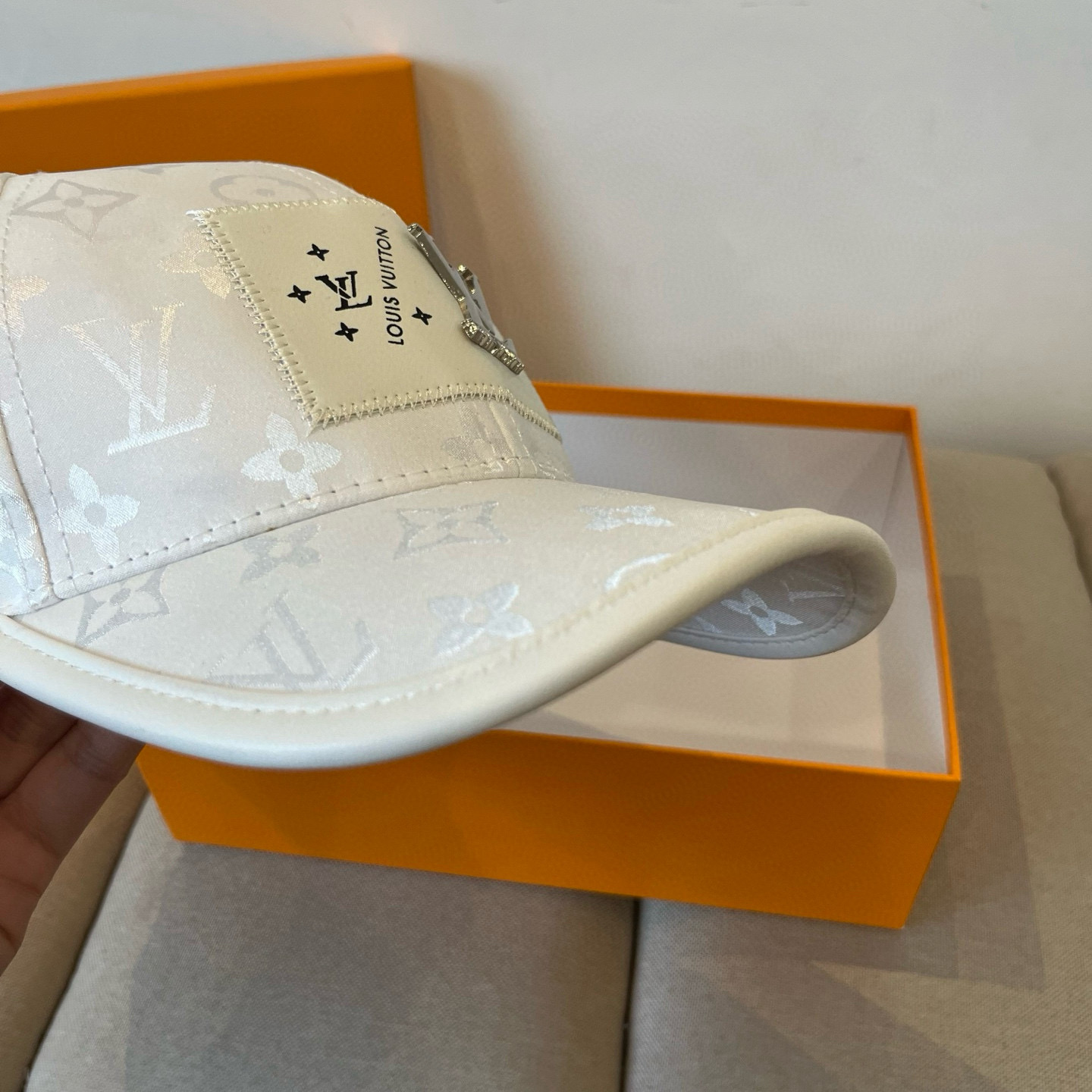 🧢路易威登棒球帽 LouisVuitton😍新款LV棒球帽，重工打造♥️高端大气，百搭款🤗男女通用！跑量