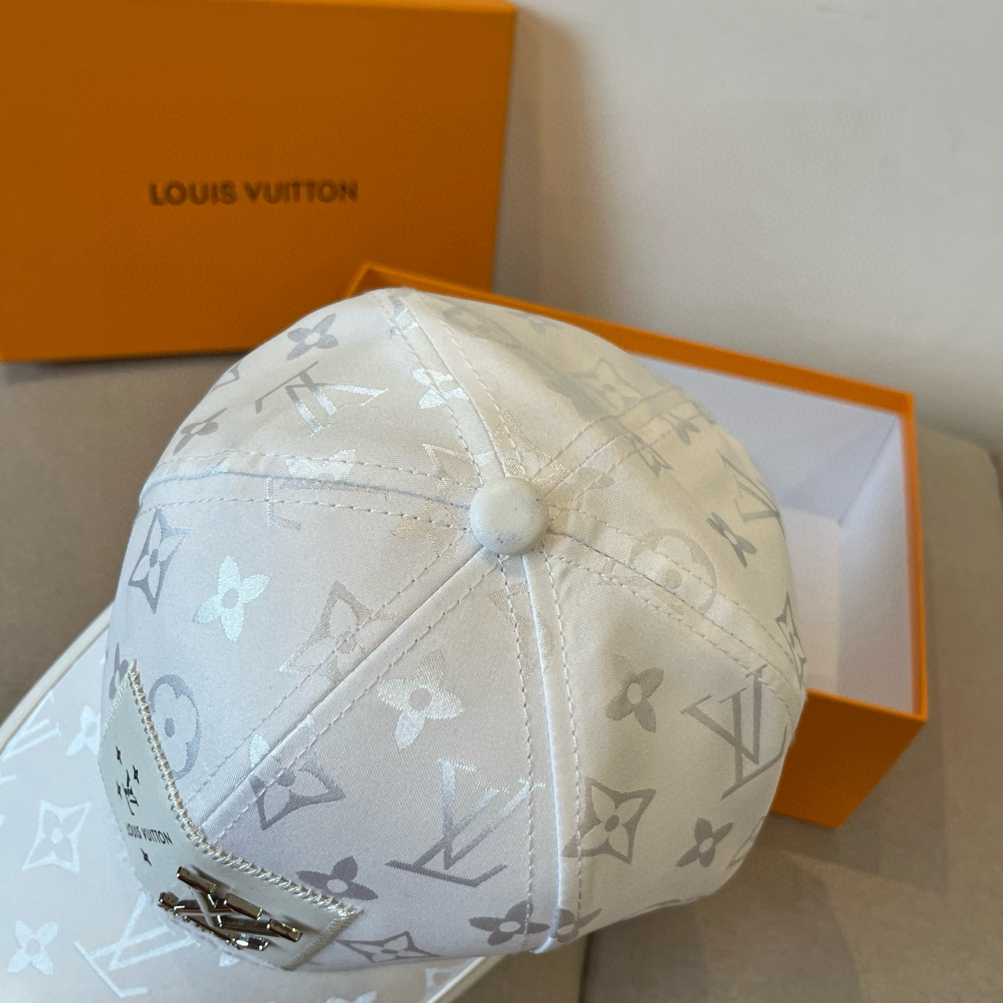 🧢路易威登棒球帽 LouisVuitton😍新款LV棒球帽，重工打造♥️高端大气，百搭款🤗男女通用！跑量