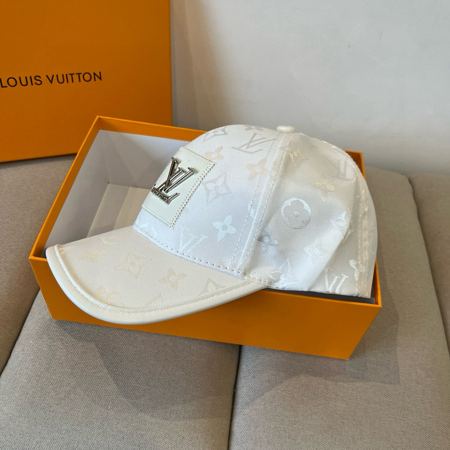 🧢路易威登棒球帽 LouisVuitton😍新款LV棒球帽，重工打造♥️高端大气，百搭款🤗男女通用！跑量
