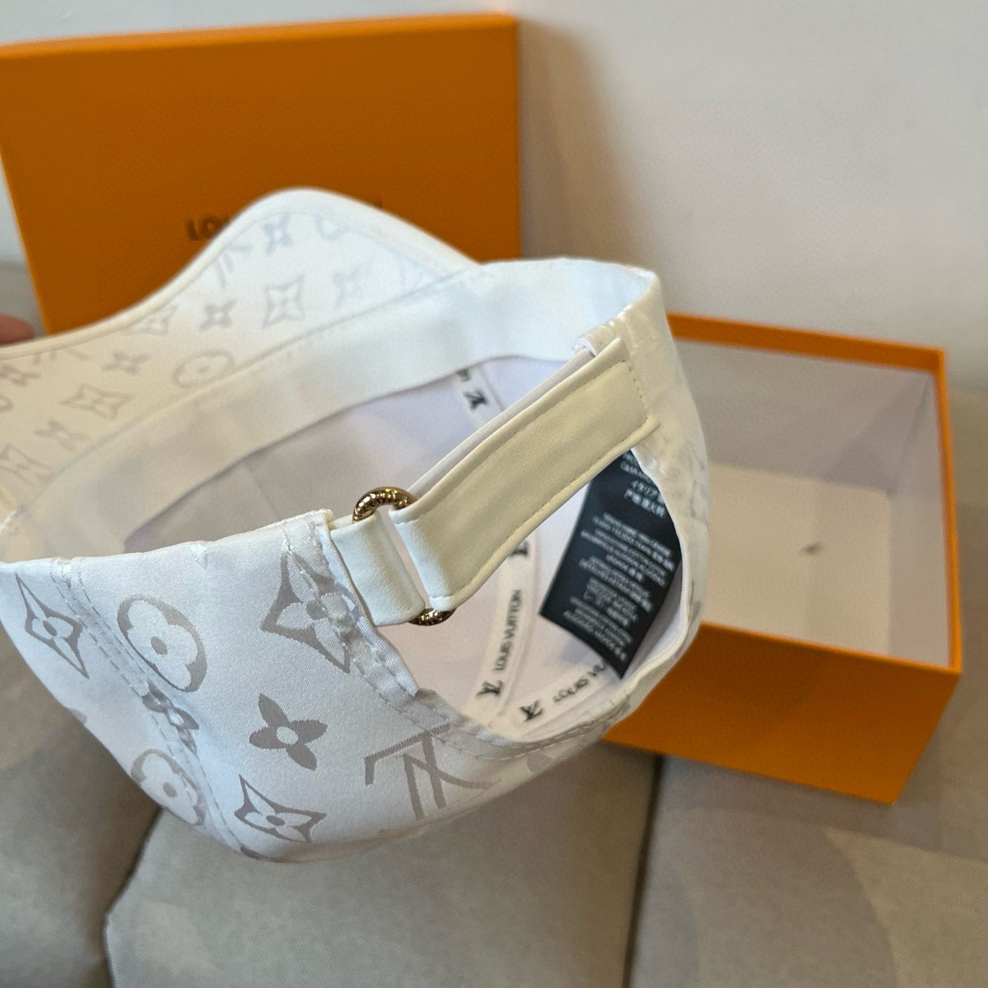 🧢路易威登棒球帽 LouisVuitton😍新款LV棒球帽，重工打造♥️高端大气，百搭款🤗男女通用！跑量