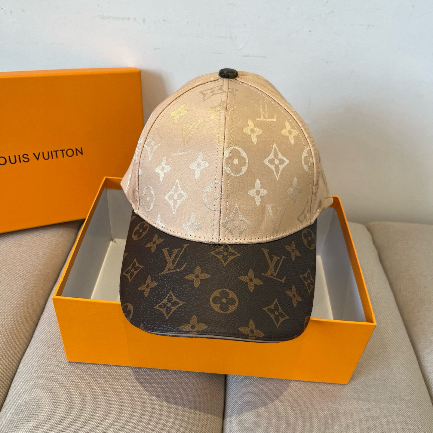 🧢路易威登棒球帽 LouisVuitton😍新款LV棒球帽，重工打造♥️高端大气，百搭款🤗男女通用！跑量